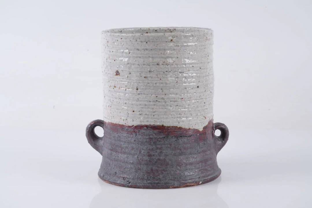 RAIJA TUUMI (1923-2016), vas med hänklar, stengods, Arabia, 1965
