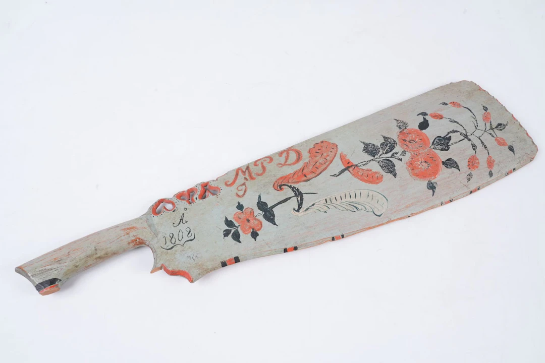 SKÄKTETRÄ, allmoge, bemålat trä, 1808