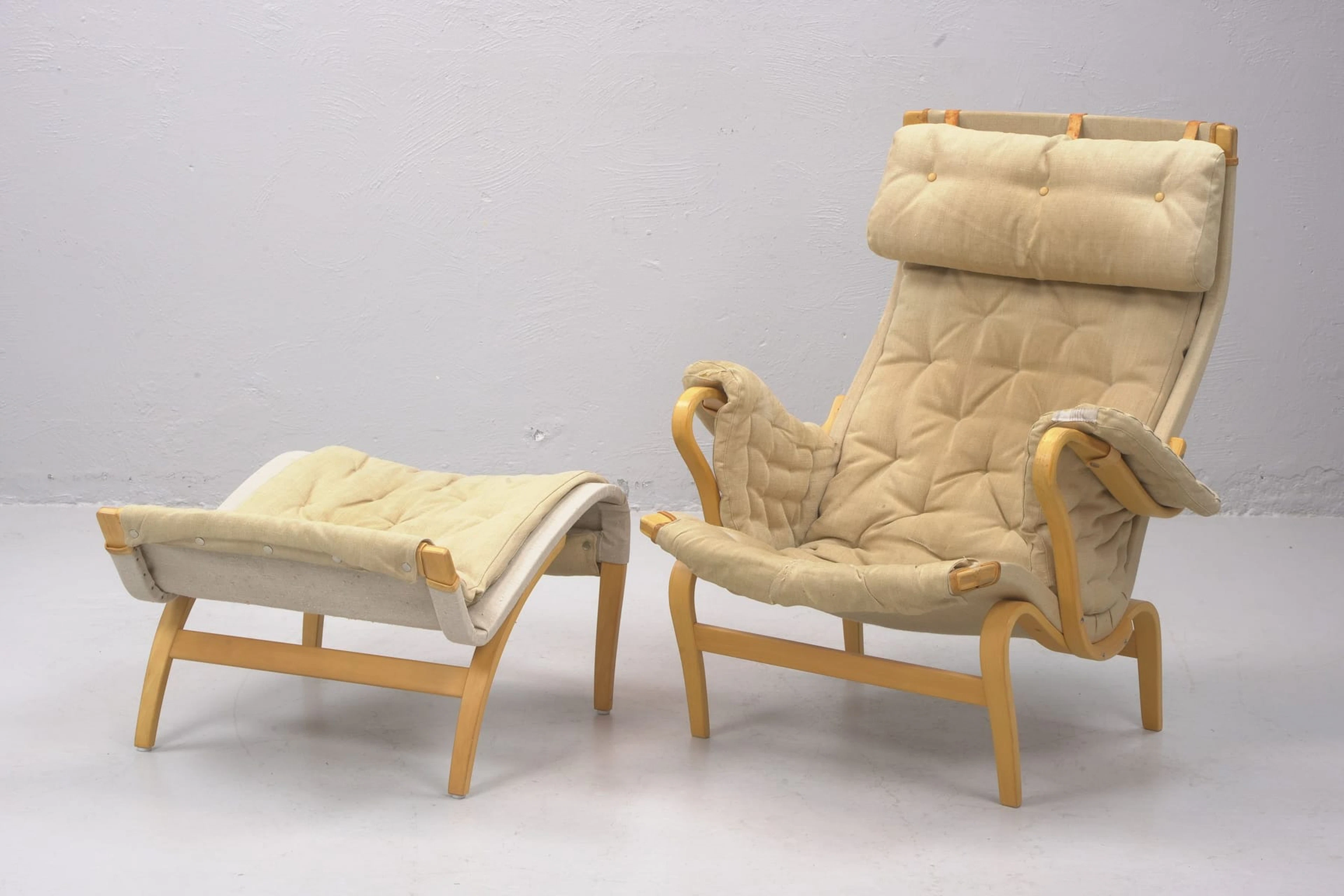 BRUNO MATHSSON (1907-1988), fåtölj med fotpall, "Pernilla 69", DUX, 1900-tal
