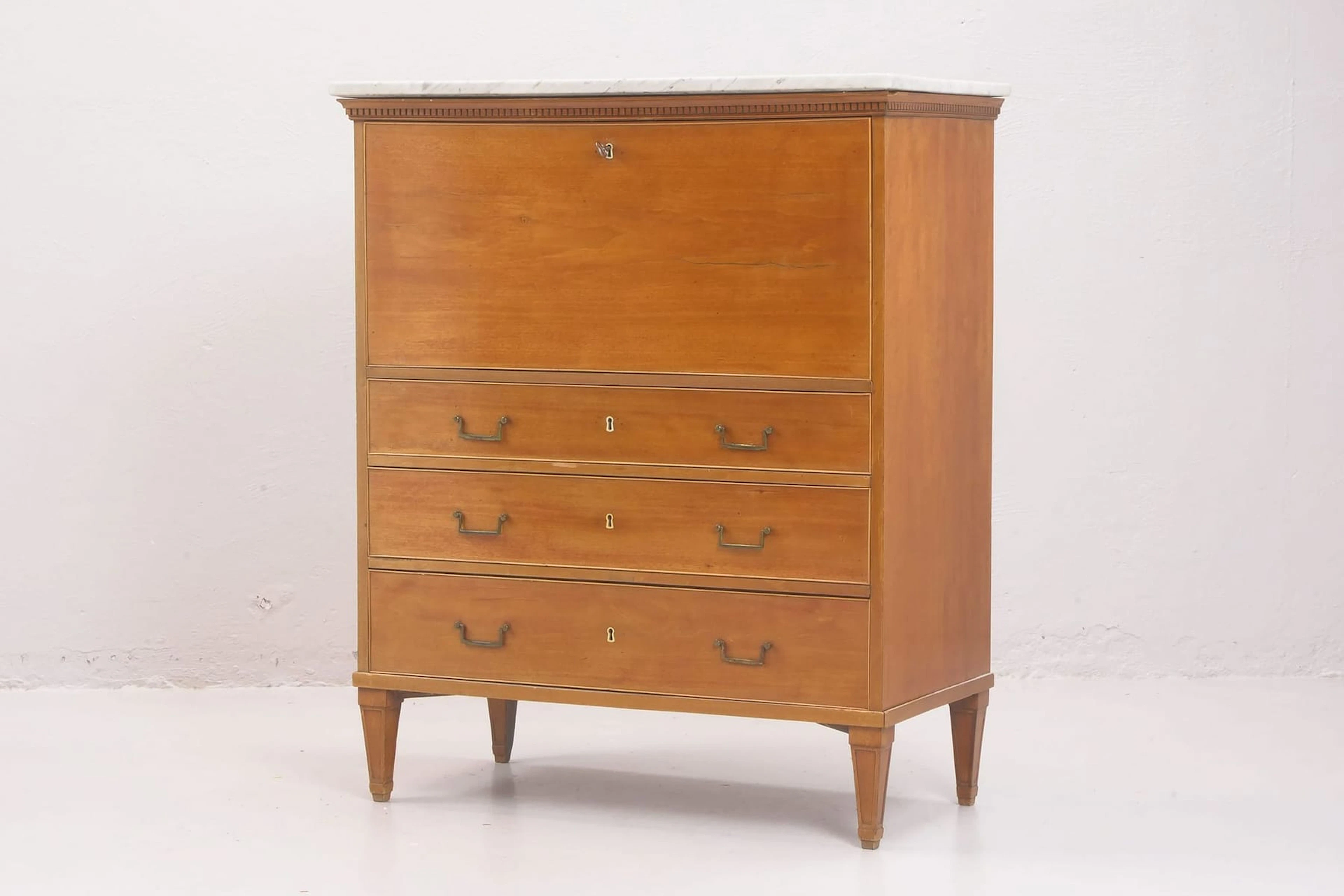 CHIFFONJE, sengustaviansk, omkring år 1810