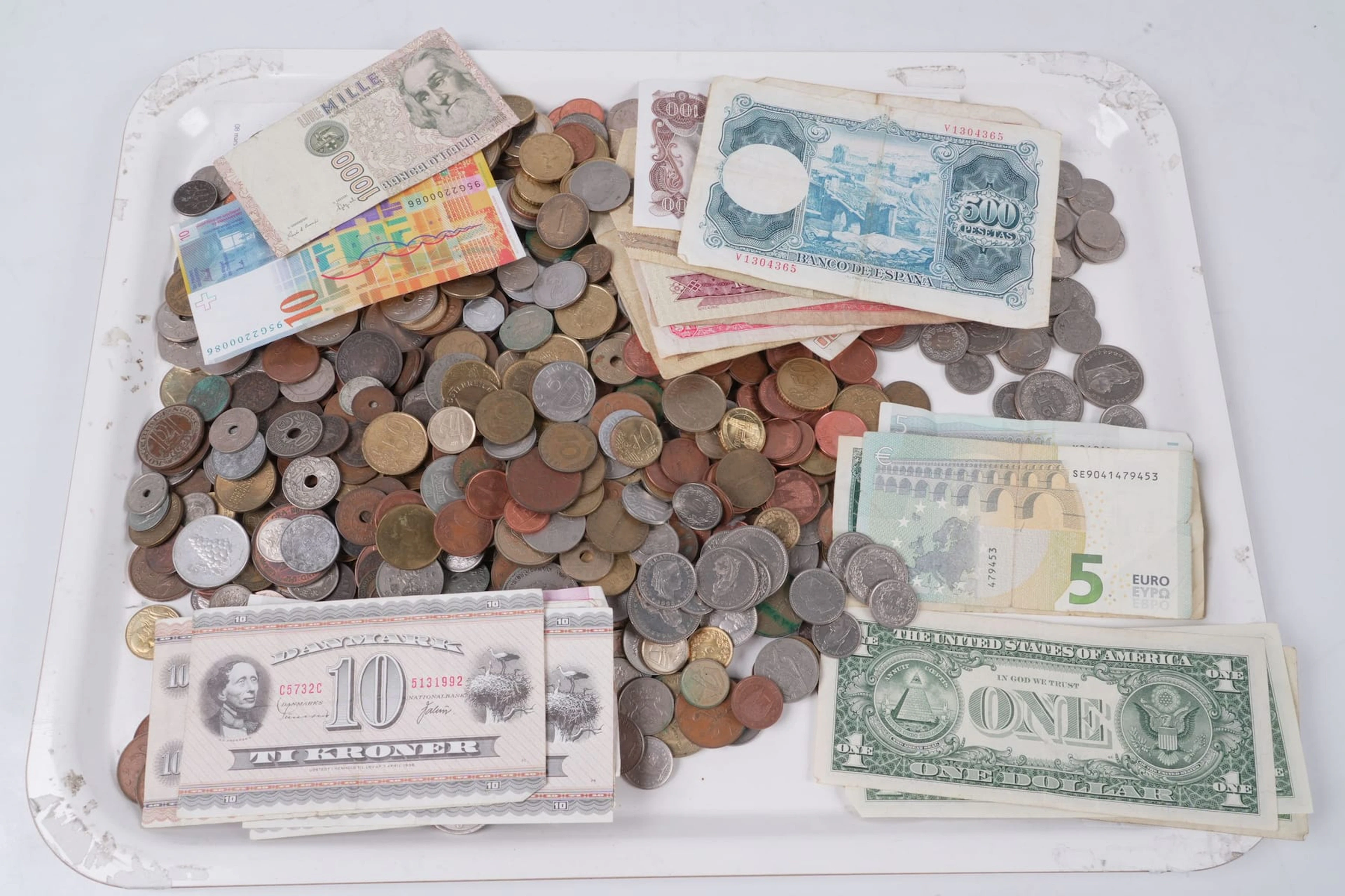 PARTI med mynt och sedlar, bl.a. USA, Spanien, Finland, Tyskland, Kina
