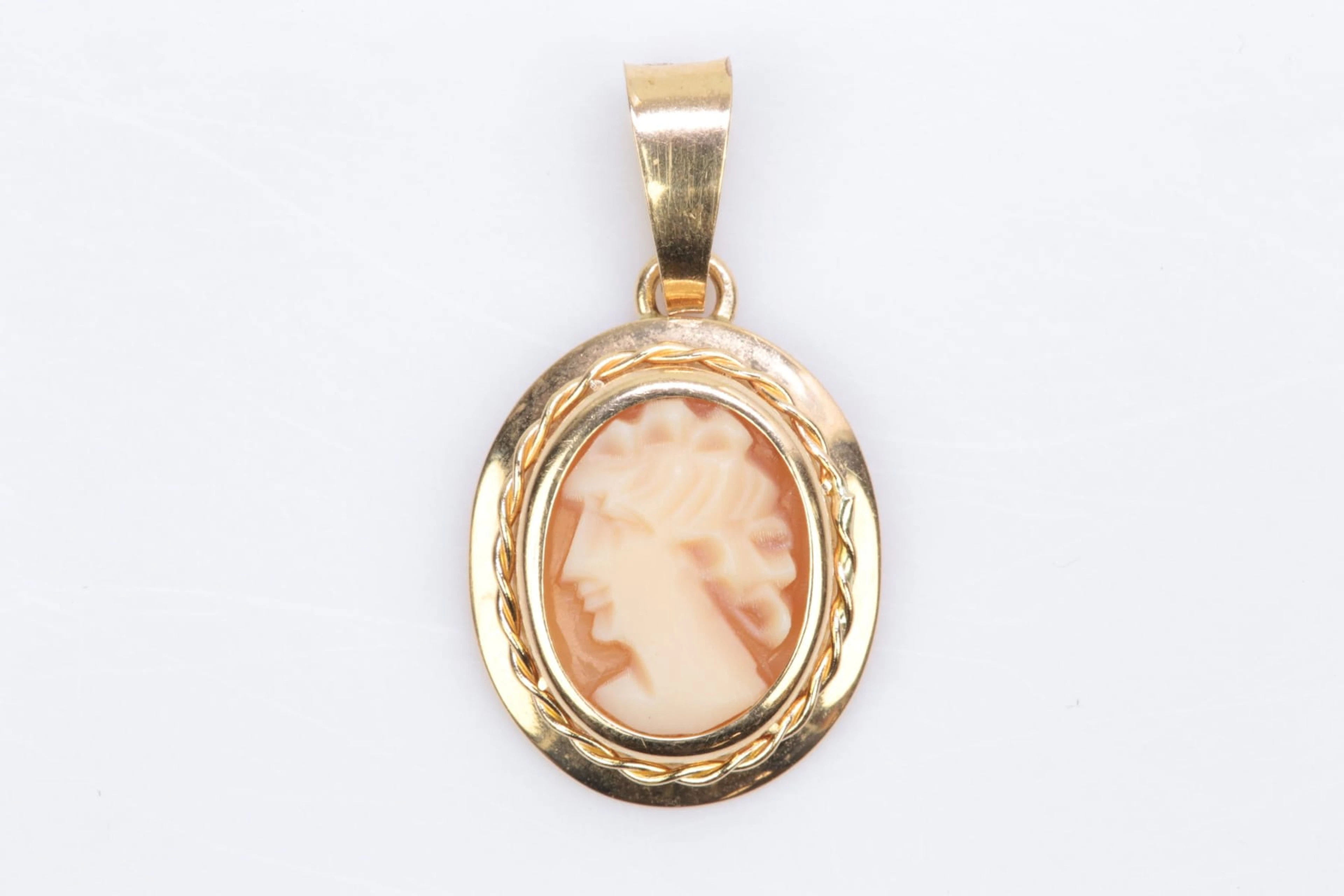 CAMÉHÄNGE, guld, 18 k, ca 0,83 g, Bronsil AB, Köping