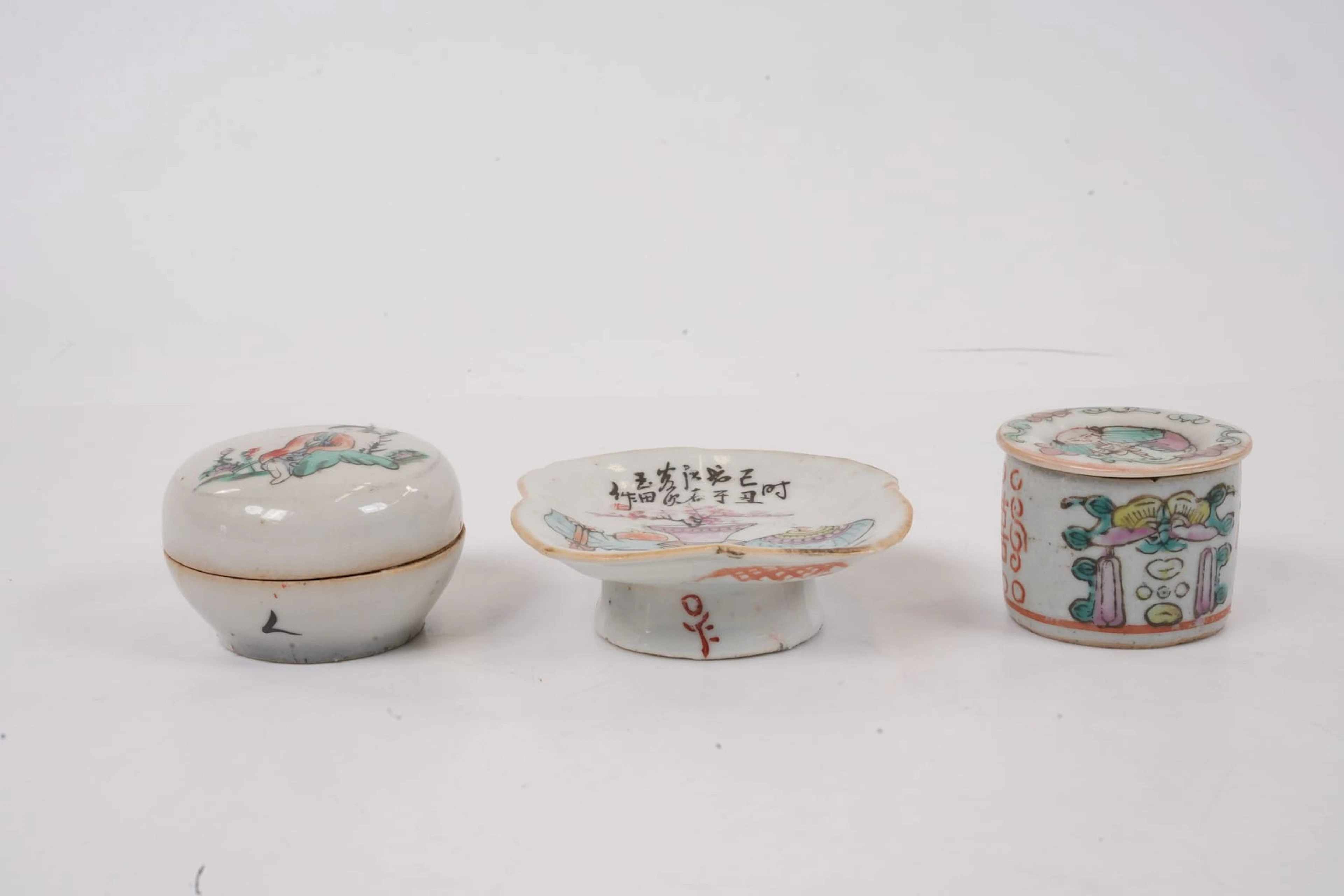 LOCKASKAR, 2 st, samt SKÅLFAT, Kina 1800/1900-tal