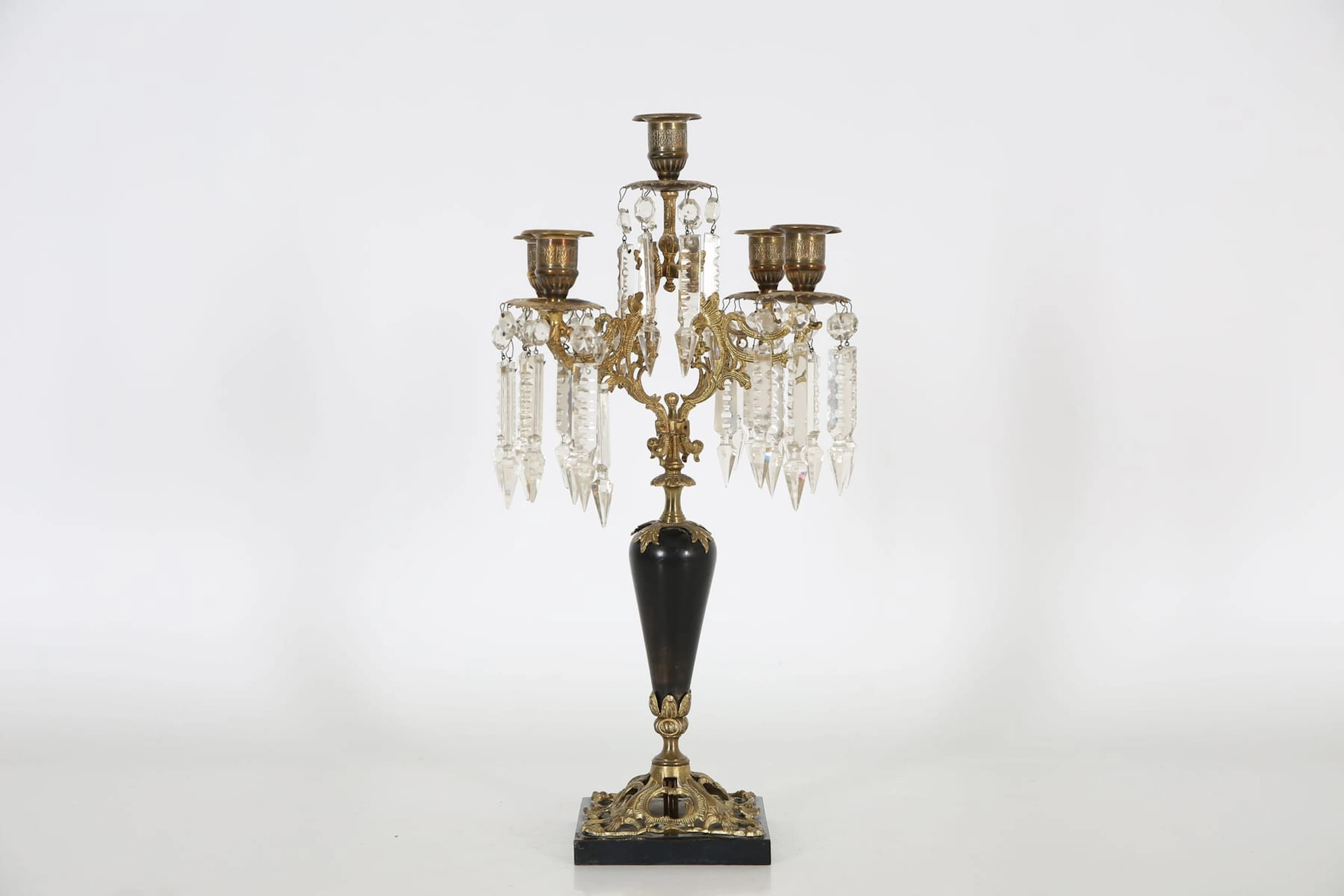 KANDELABER, oscariansk, behängd med prismor, 1800/1900-tal
