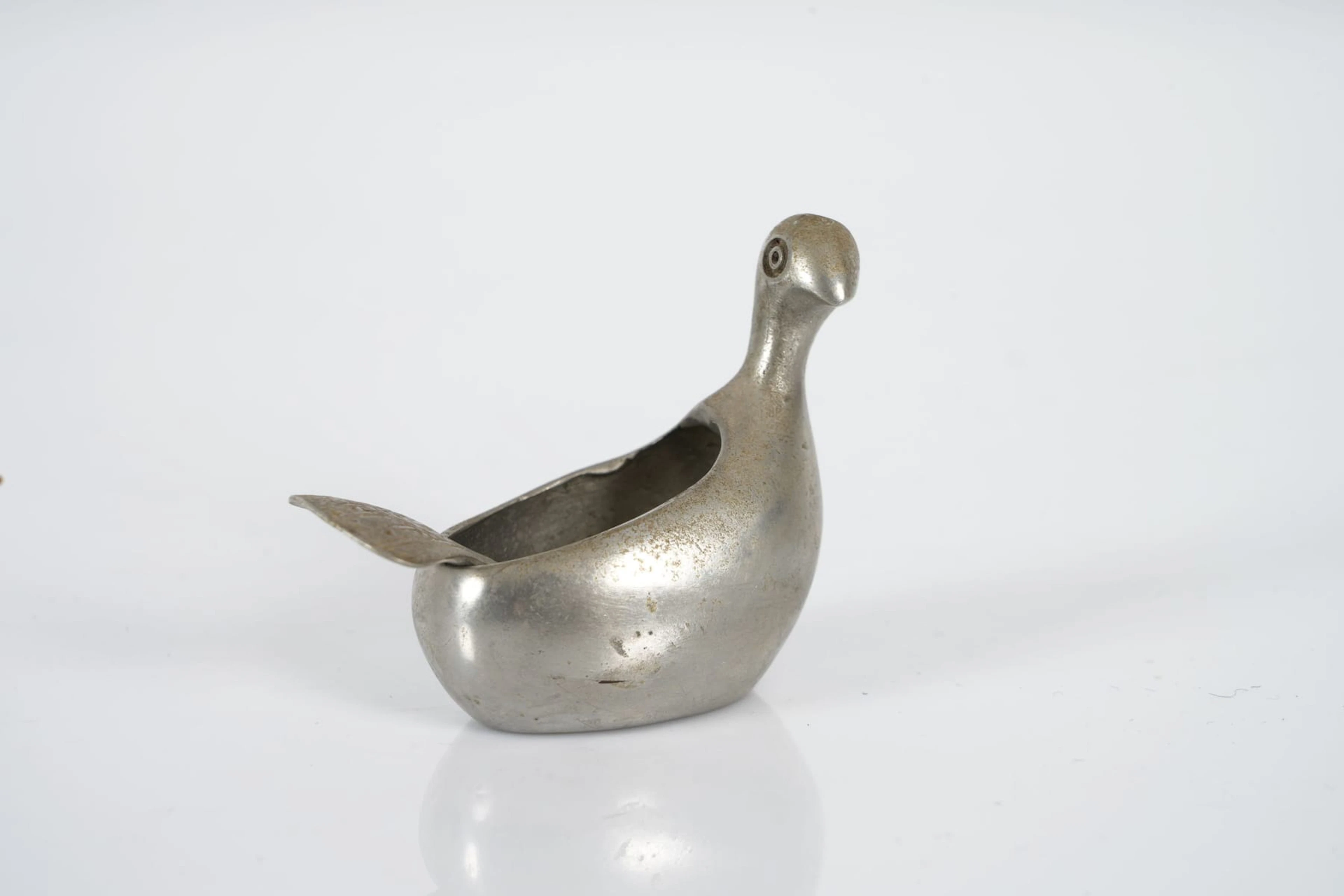 LARS PIRAK (1932-2008), saltripa med sked, tenn, "Kirun", samehantverk / duodji