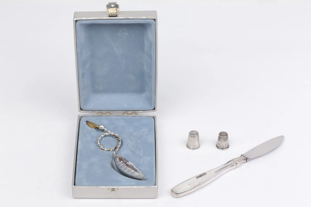 SKED, fingerborgar, 2 st, samt smörgåskniv, silver