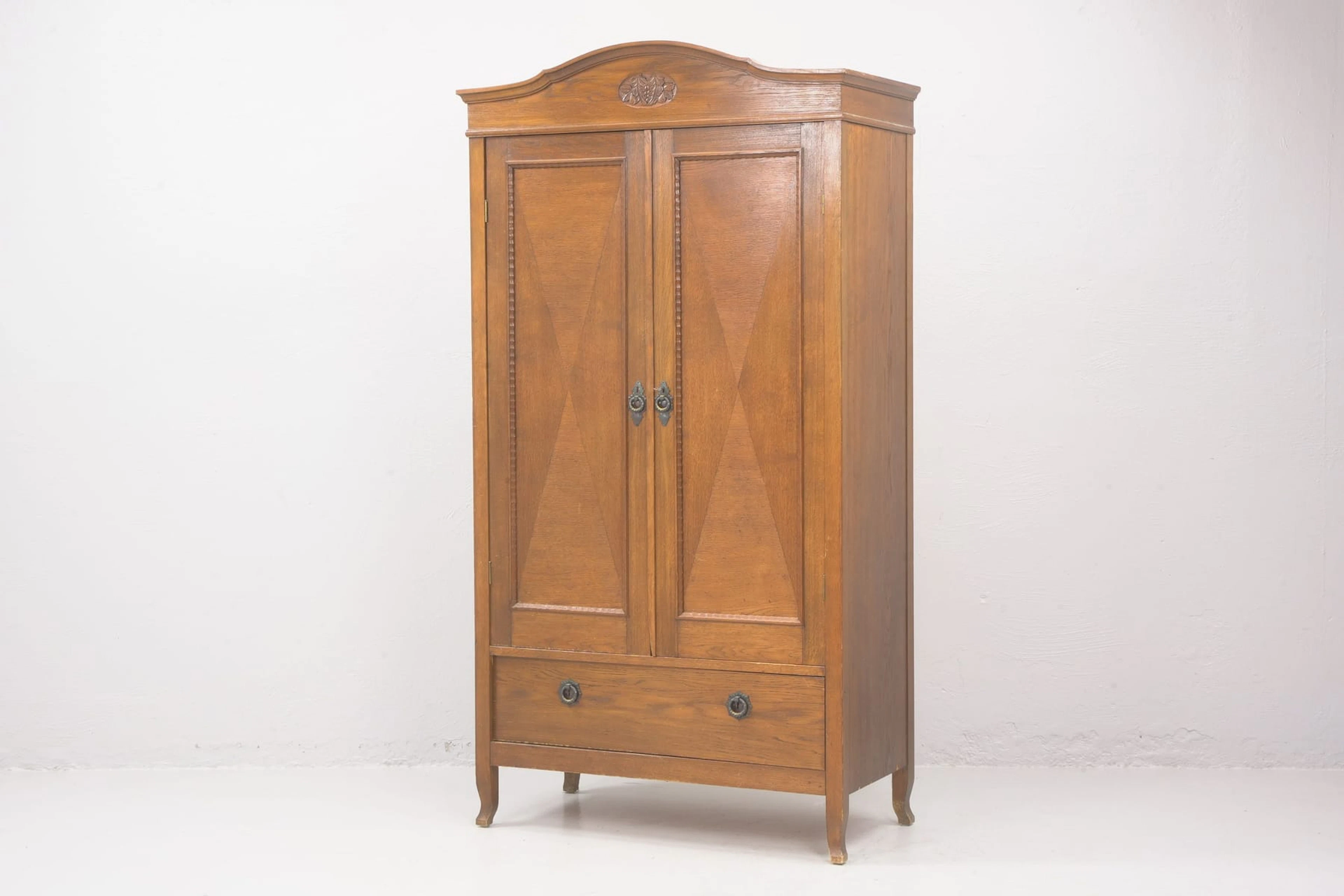 KLÄDSKÅP / LINNESKÅP, ek, jugend (ca 1895-1920)