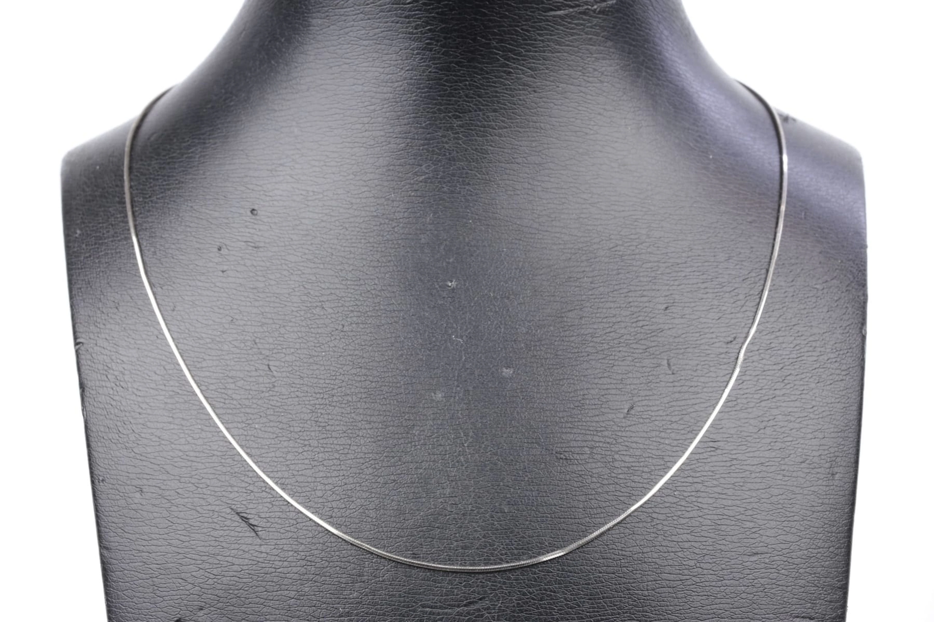 HALSKEDJA, ormlänk, vitguld, 18 k, ca 4,07 g, Italien