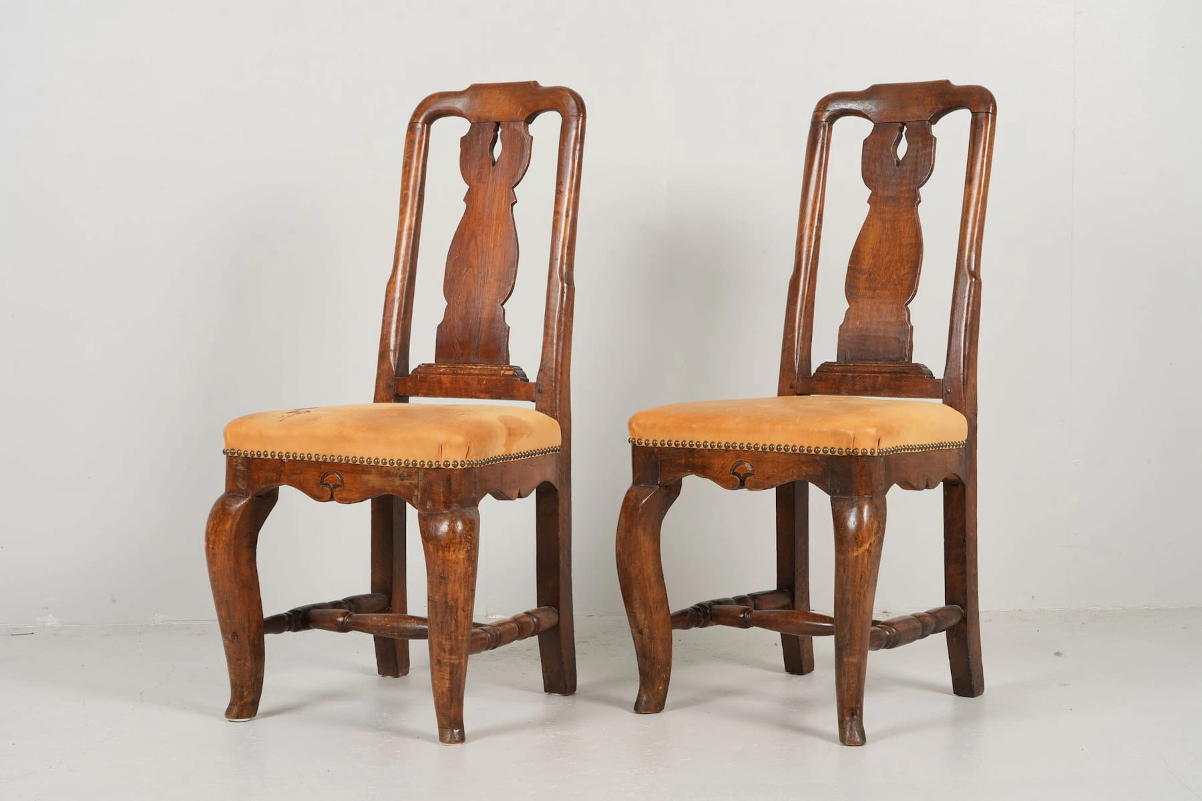 STOLAR, ett par, senbarock, 1700-tal