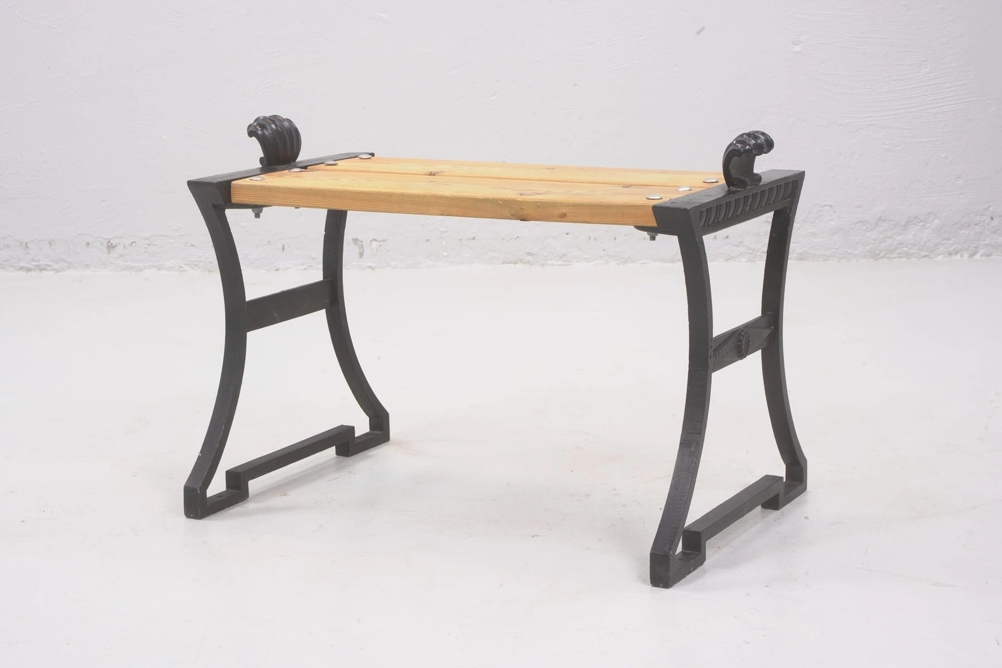 FOLKE BENSOW (1886-1971), taburette, "Sneckan" gjutjärn, 1900-tal