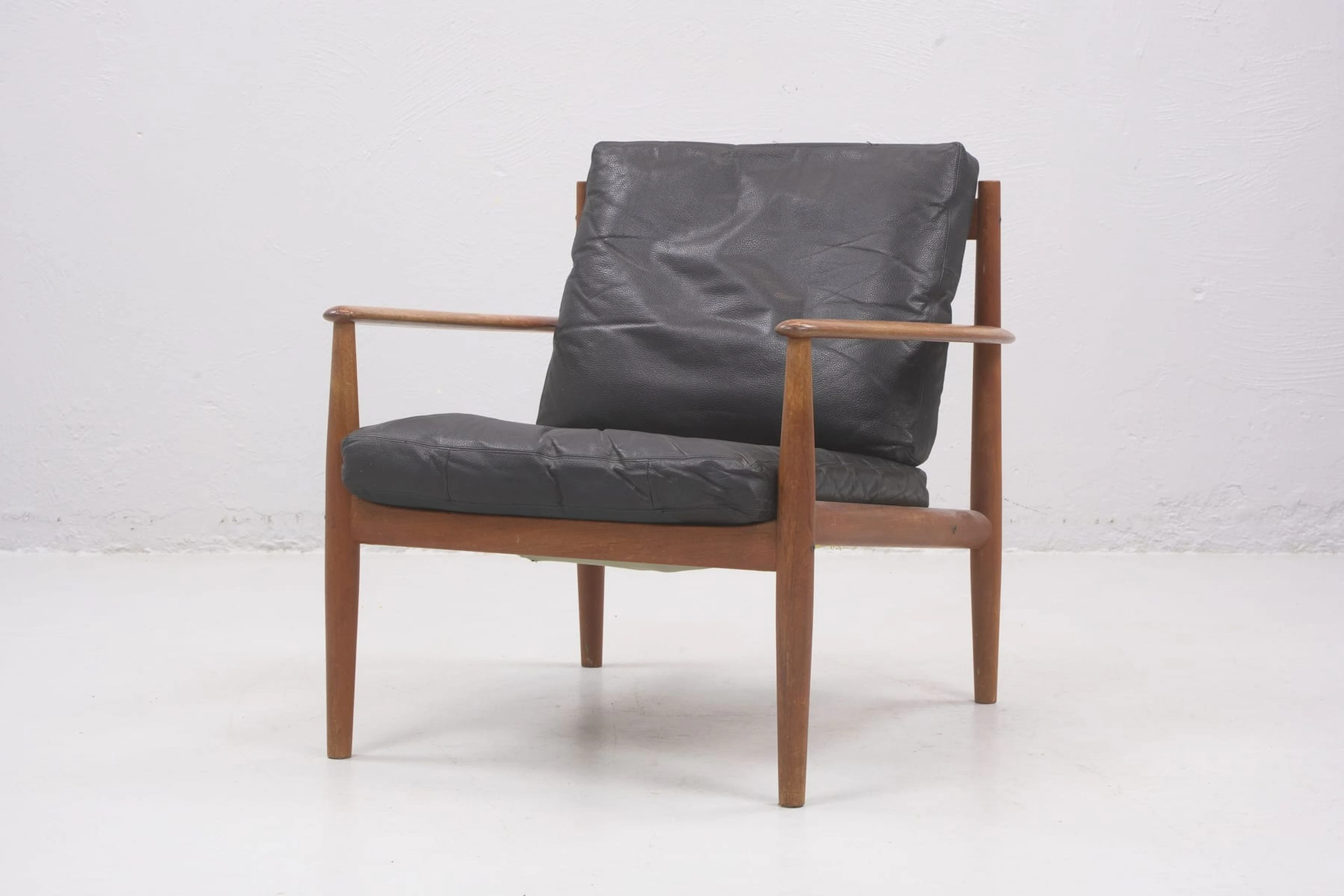GRETE JALK (1920-2006), fåtölj, "Modell 128", teak/läder, France &