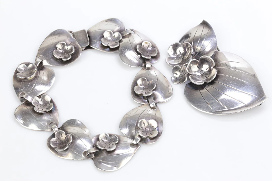 GERTRUD ENGEL (1904-1983), armband samt brosch, A Michelsen AB, Stockholm, 1954
