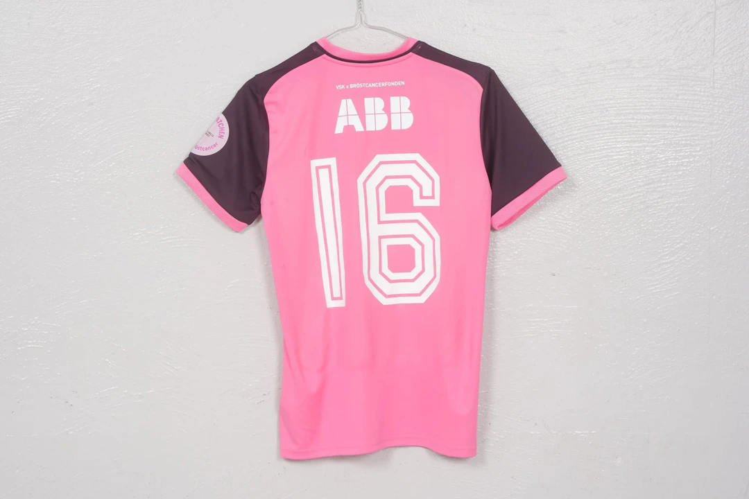 LYDIA HÖGBERG, matchtröja, (S), "Rosa matchen", VSK Fotboll, 2026