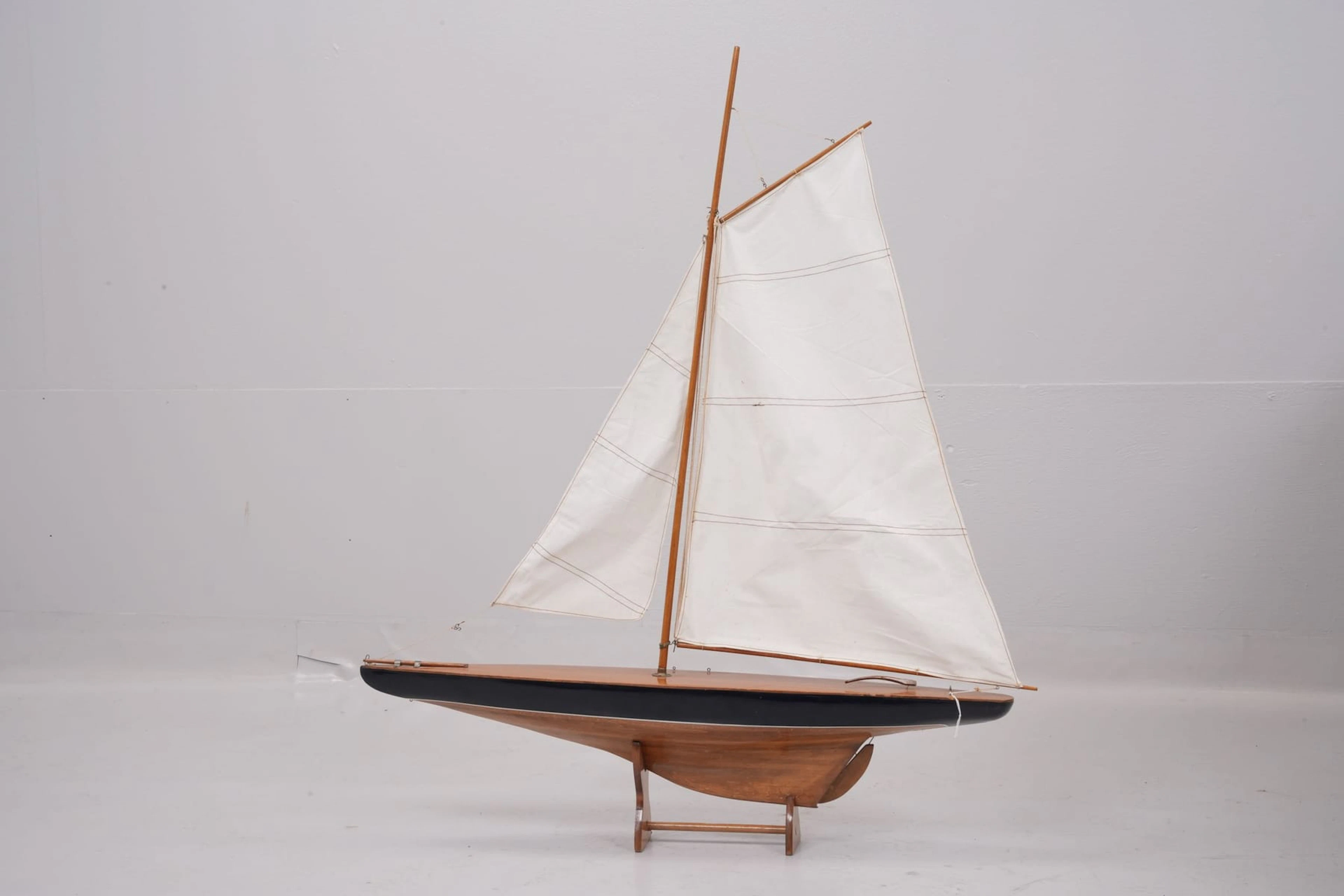 MODELLSKEPP / SEGELBÅT, trä, 1900-tal