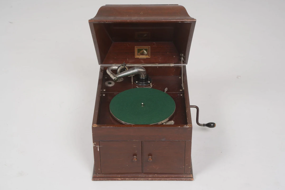 VEVGRAMMOFON, mahogny, His Masters Voice, 1900-tal
