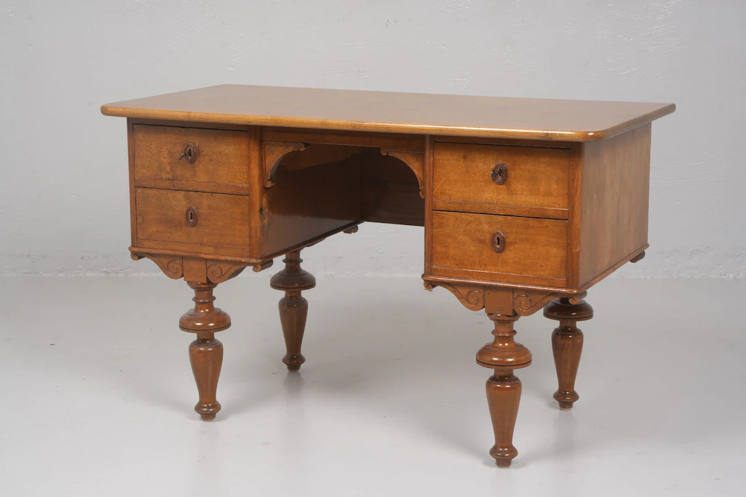SKRIVBORD, nyrenässans, 1800-talets andra hälft