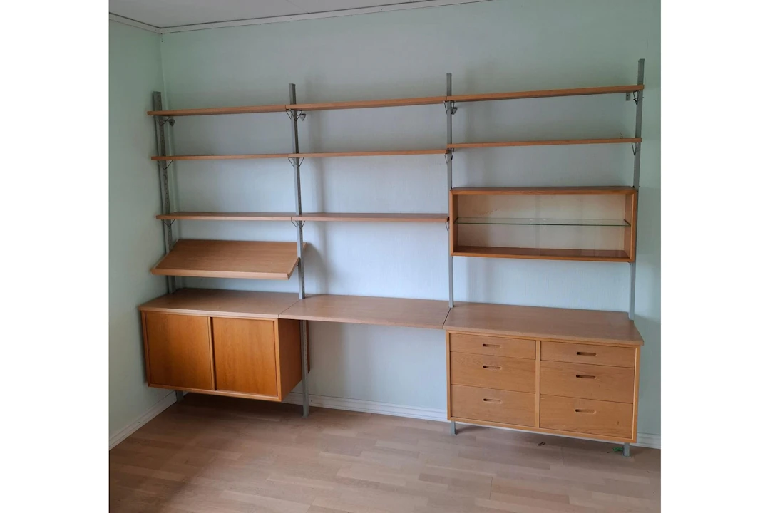 OLLE PIRA (1927-2018), hyllsystem, ek, 3 sektioner