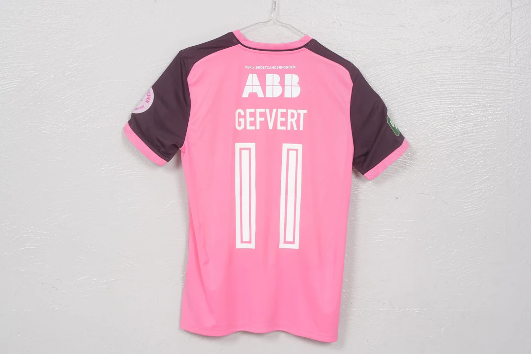 SIMON GEFVERT, matchtröja, (M), "Rosa matchen", VSK Fotboll, 2026