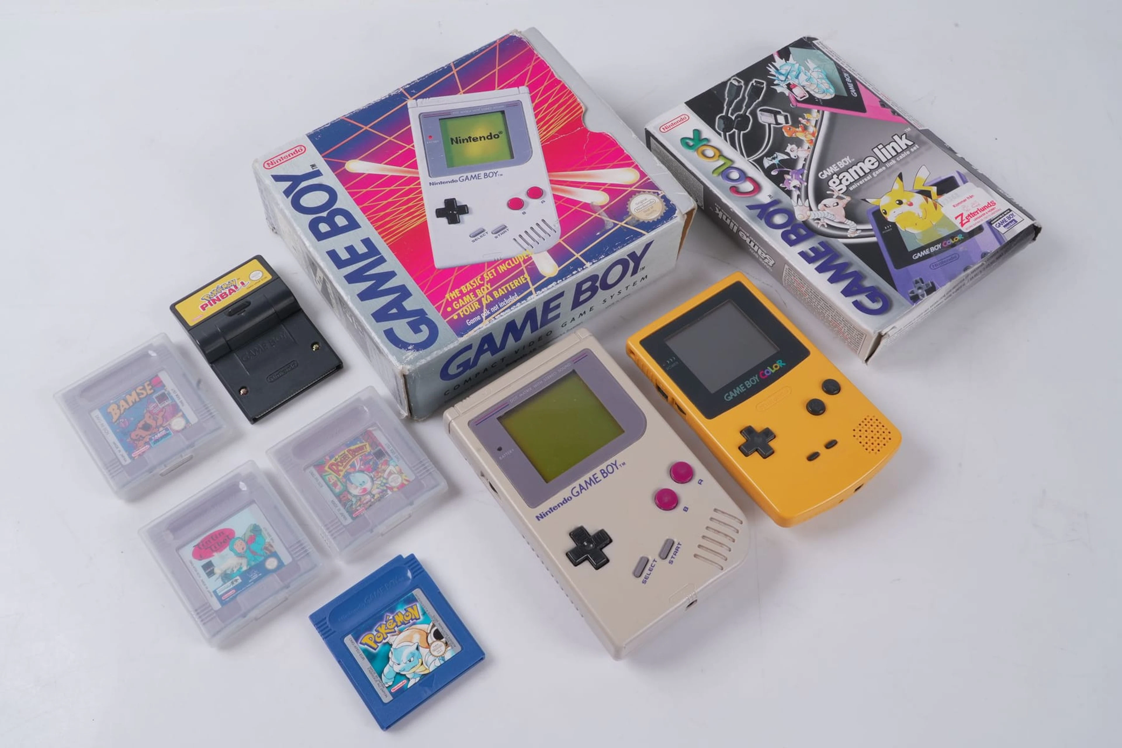 BÄRBARA SPELKONSOLER, 2 st, Gameboy resp. Gameboy Color, Nintendo