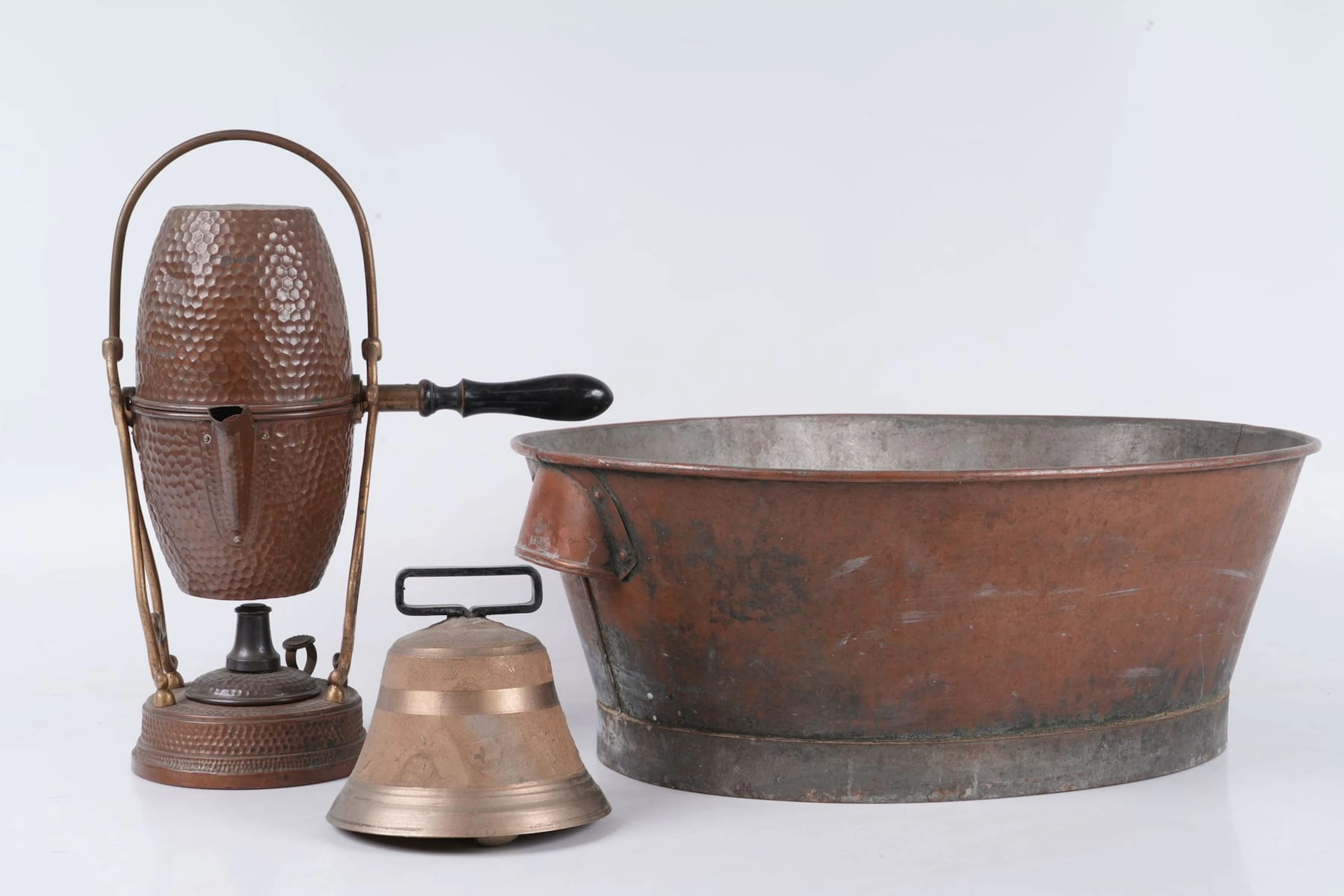 KOPPARBALJA, vällingklocka, samt samovar, bl.a. Skultuna Bruk