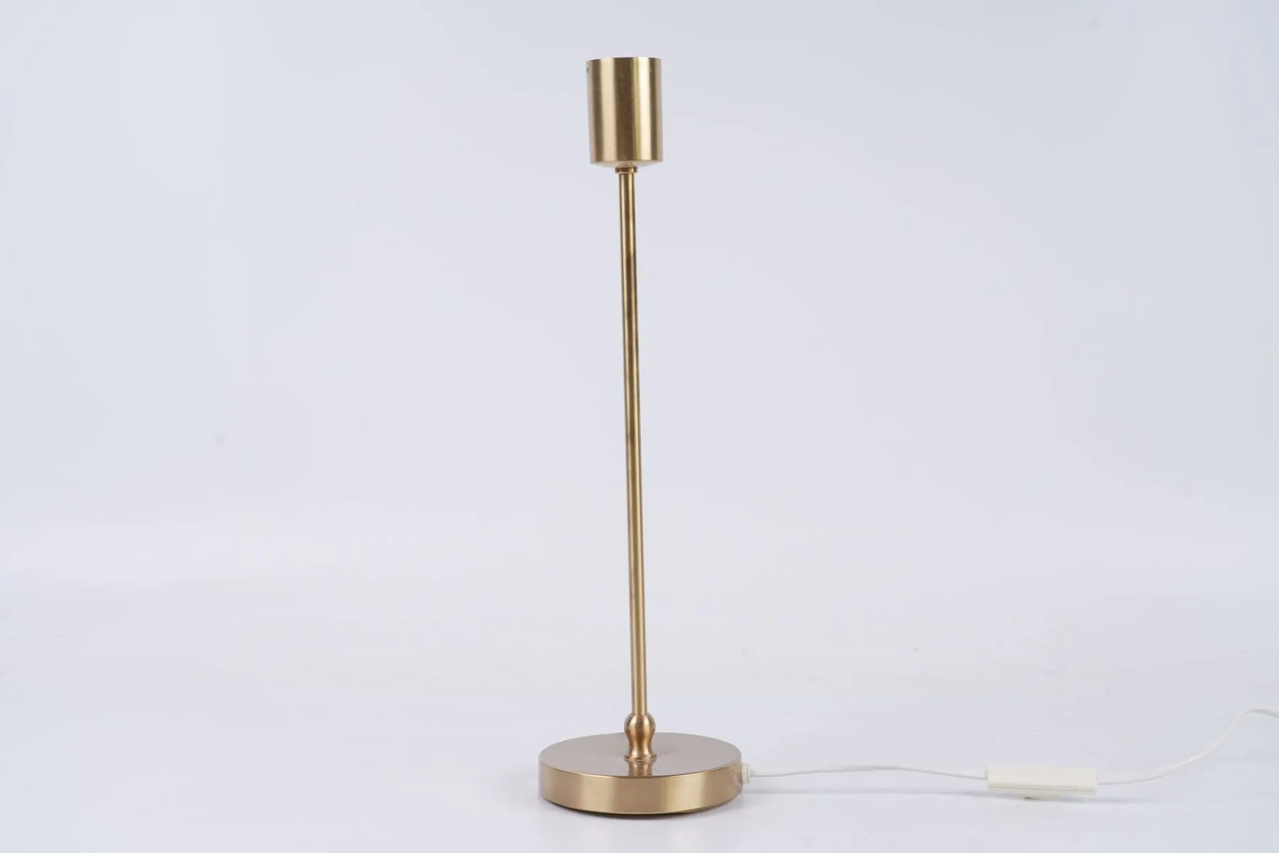 JOSEF FRANK (1885-1967) bordslampa, mässing, "modell 2332", Firma Svenskt Tenn