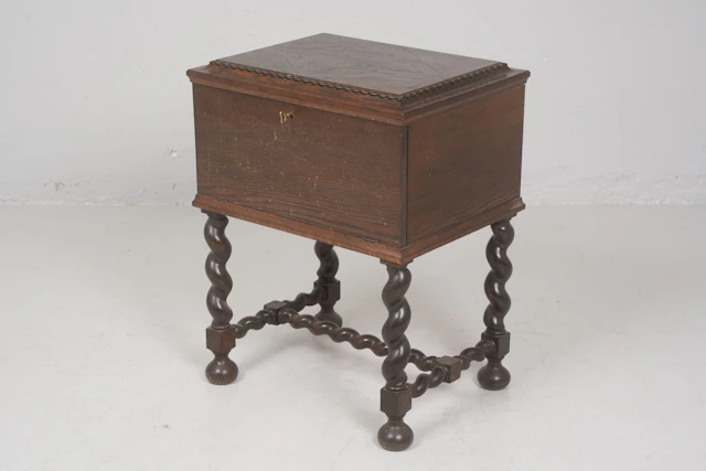 BESTICKSCHATULL, på benställning, ek, barockstil, 1900-tal