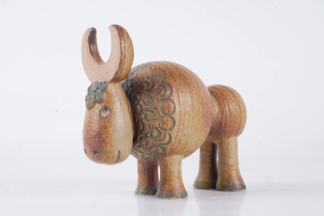 LISA LARSON (1931-2024), figurin, "Buffel", ur serien Jura, stengods