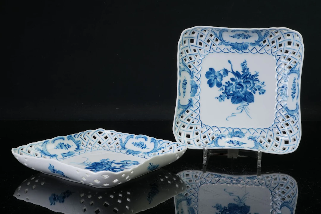 FAT, 2 st, genombruten dekor, "Blå Blomst", Royal Copenhagen