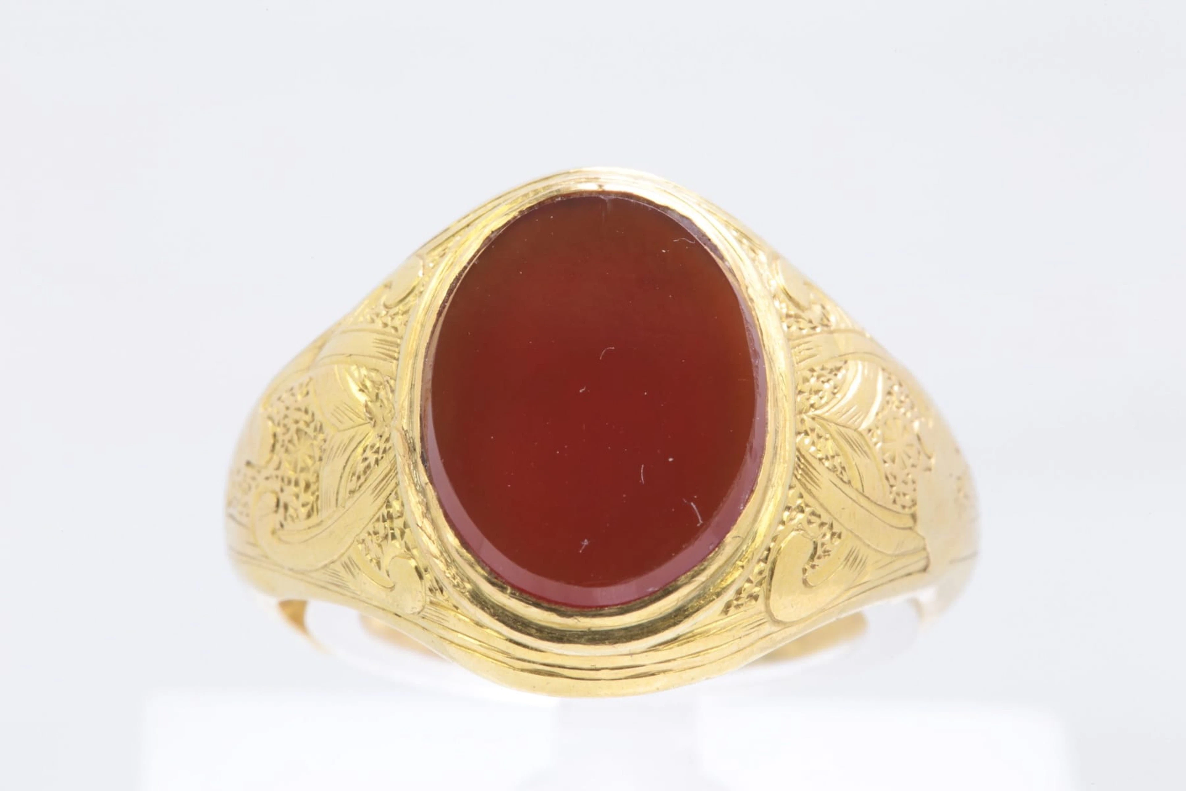 HERMAN FERDINAND LINDSTRÖM, klackring med karneol, guld, 18 k, ca