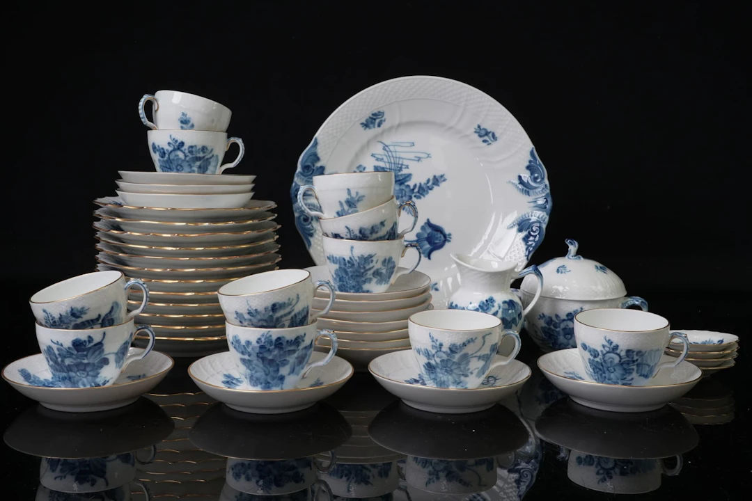 KAFFESERVISDELAR, 33 delar, "Blå blomst", Royal Copenhagen