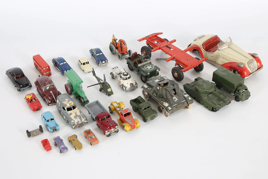 PARTI med modellbilar, bl.a. Dinky Toys, Tekno m.m