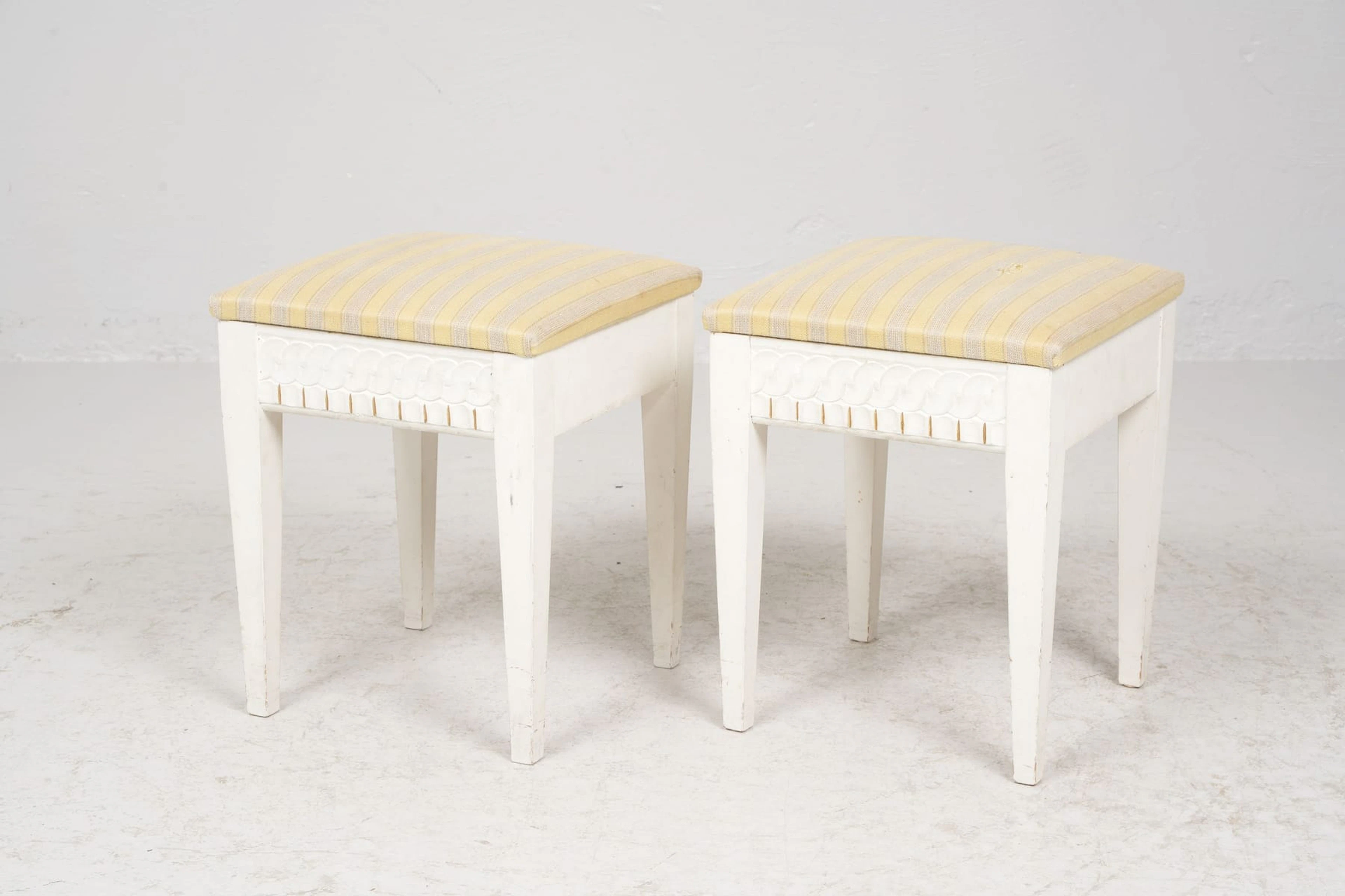PALLAR, ett par, gustaviansk stil, 1900-tal