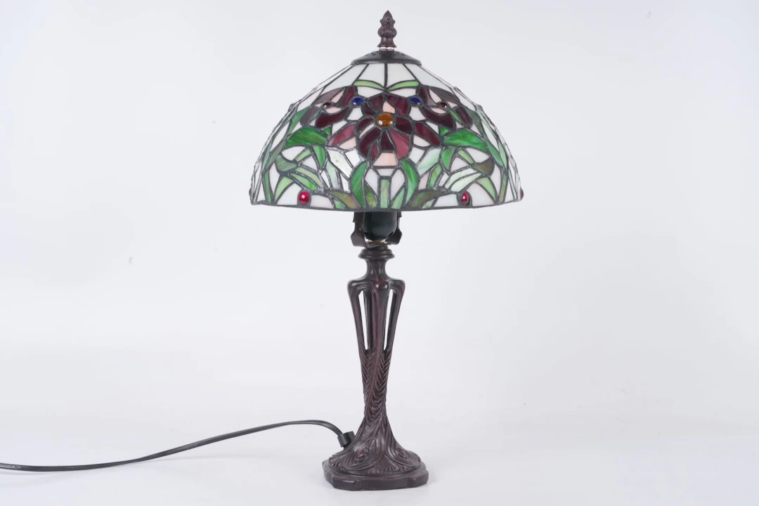 BORDSLAMPA, Tiffanystil, samtida