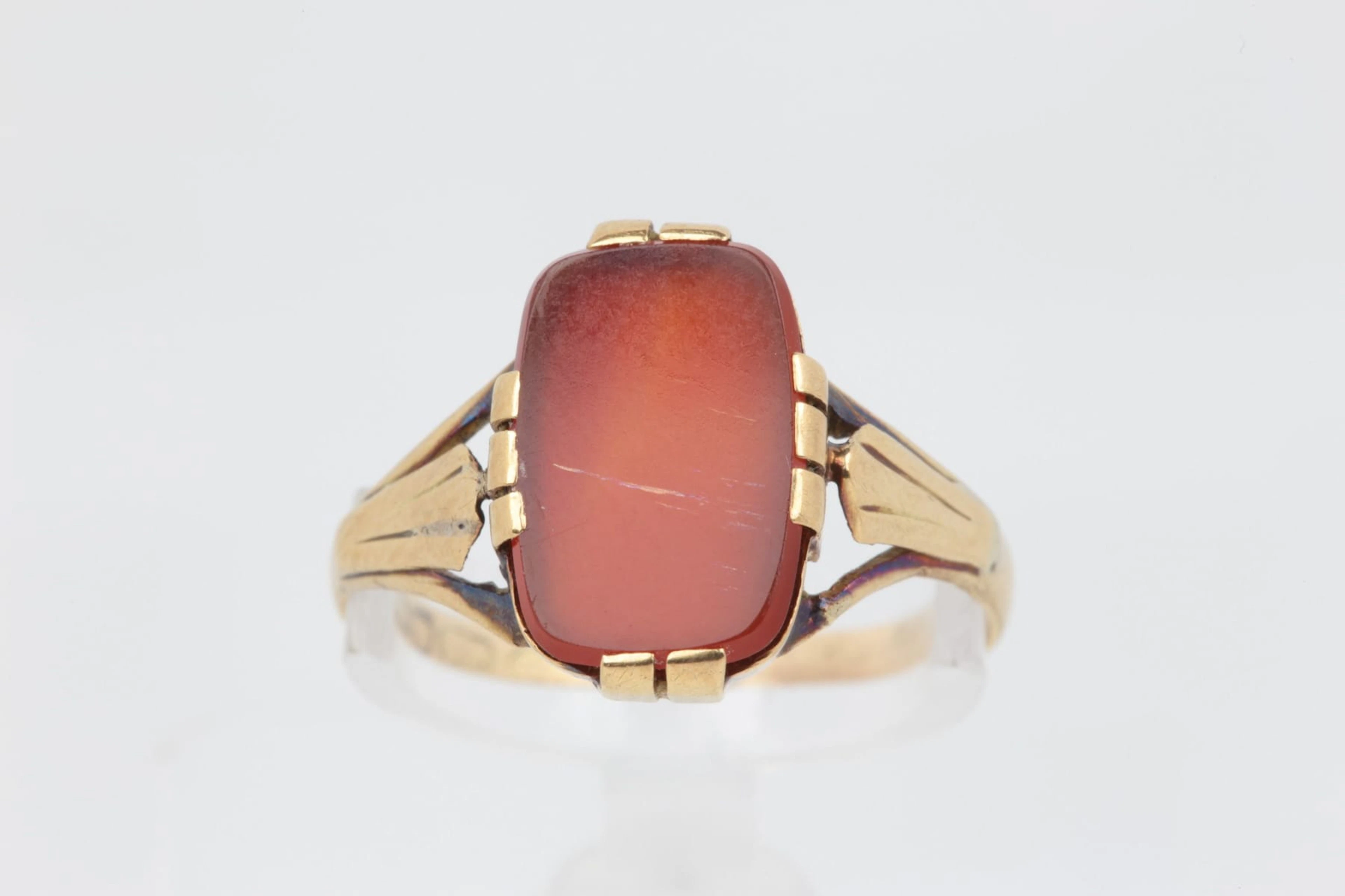 KLACKRING med karneol, guld, 14 k, ca 1,83 g, Finland