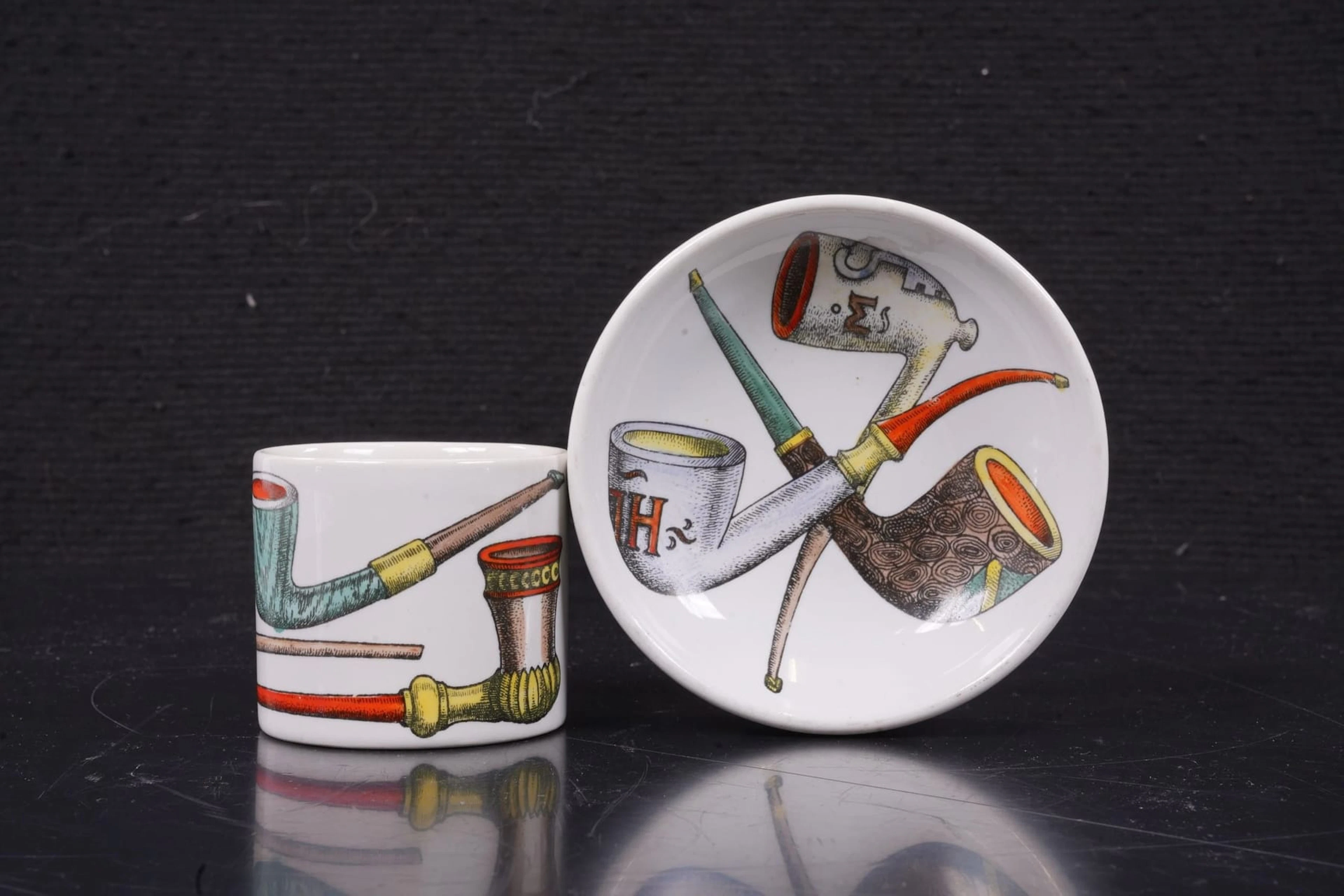 PIERO FORNASETTI (1913-1988), askfat och cigarettburk, porslin, Milano, Italien