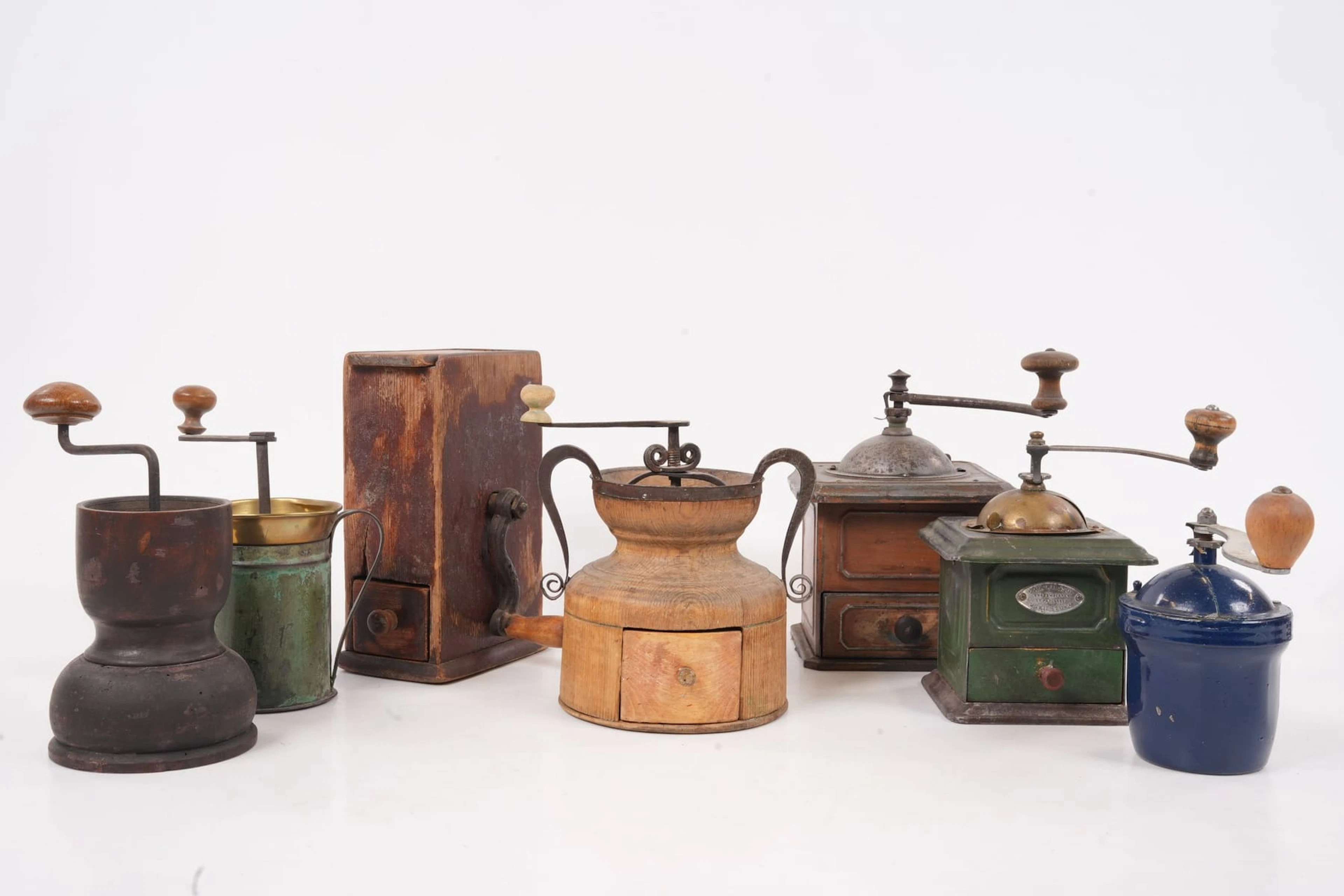 KAFFEKVARNAR, 7 st, 1800/1900-tal, trä och metall