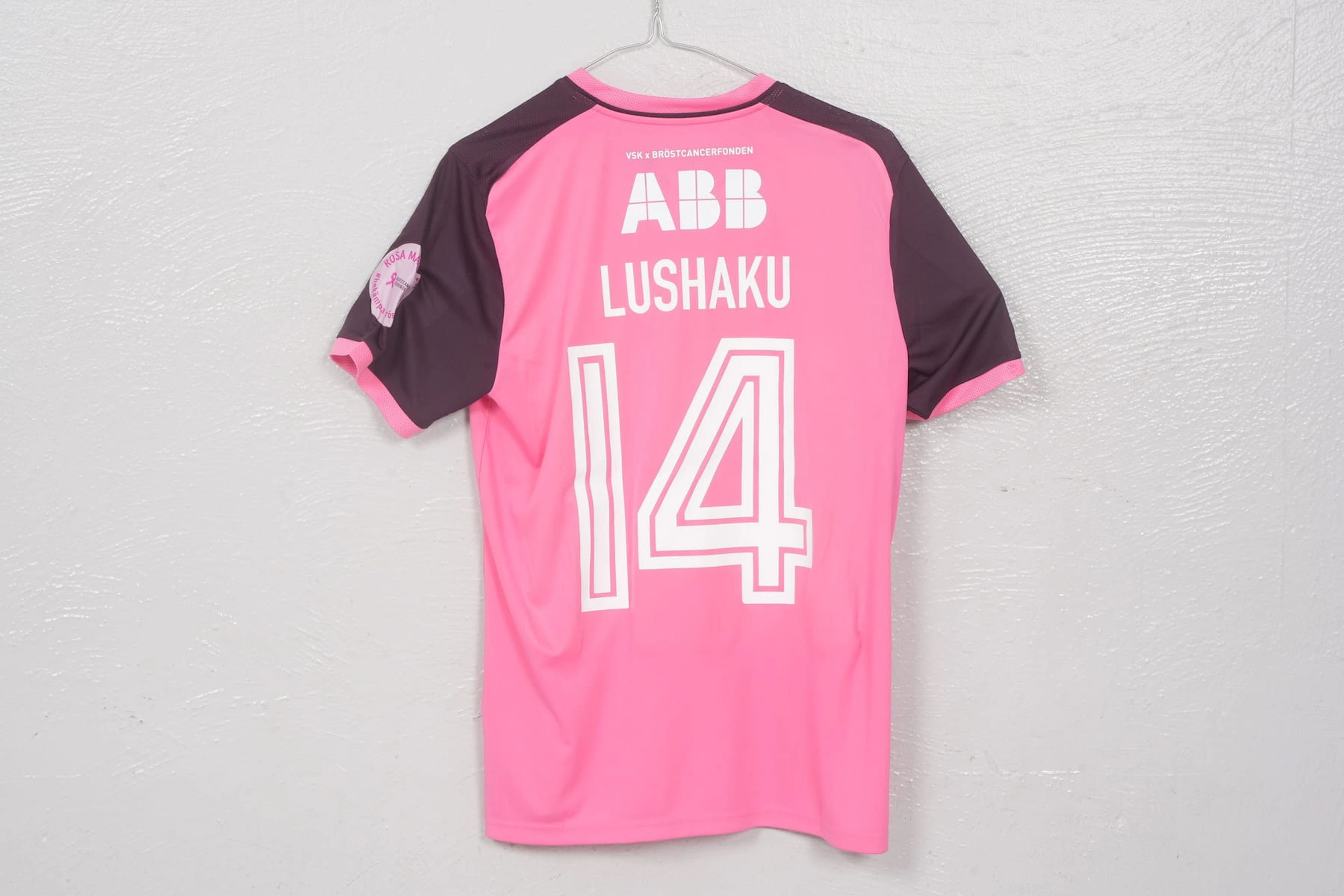 ISMET LUSHAKU, matchtröja, (M), "Rosa matchen", VSK Fotboll, 2026