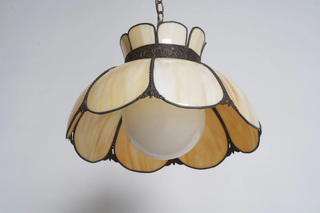 TAKLAMPA, tiffanystil, 1900-talets andra hälft