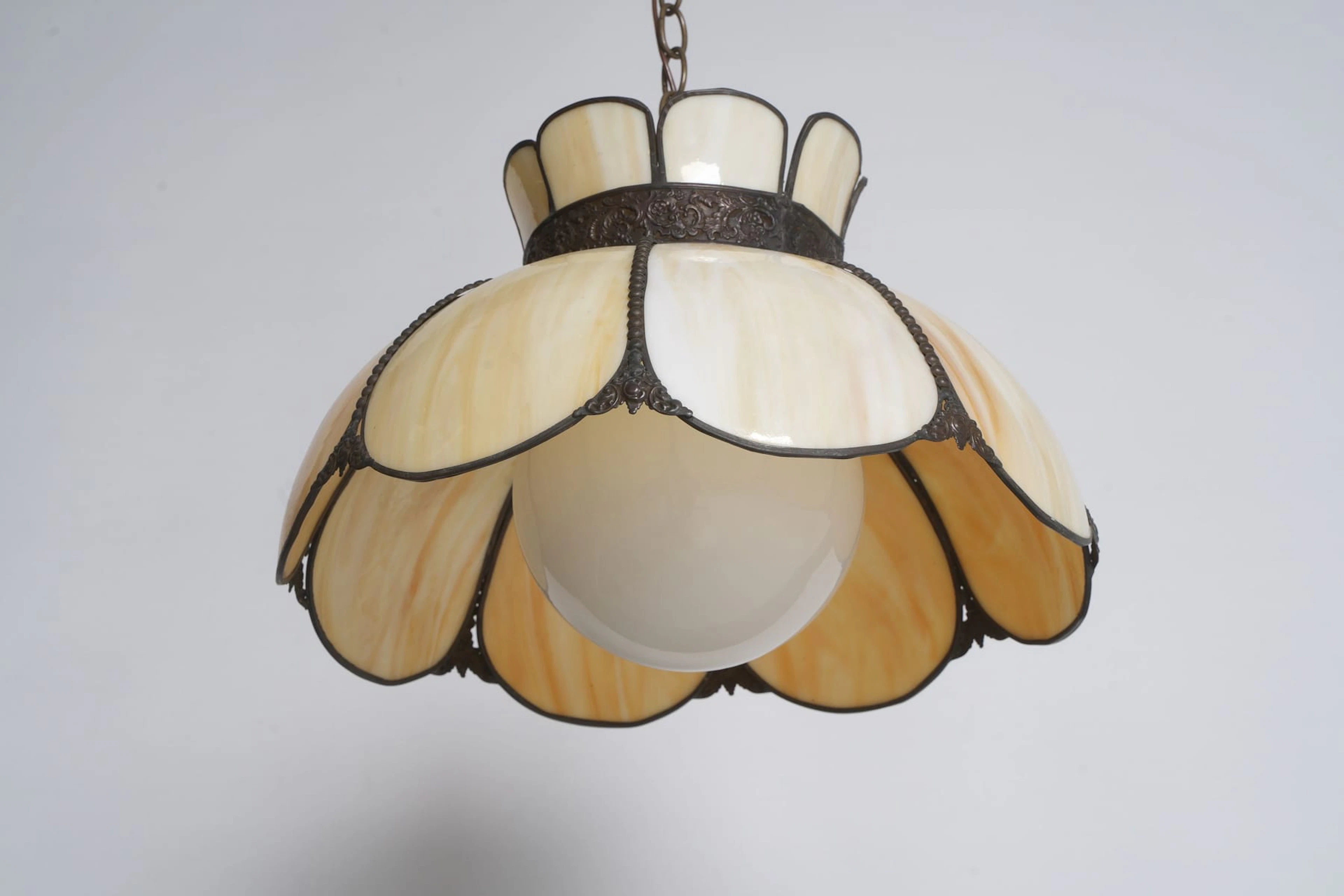 TAKLAMPA, tiffanystil, 1900-talets andra hälft