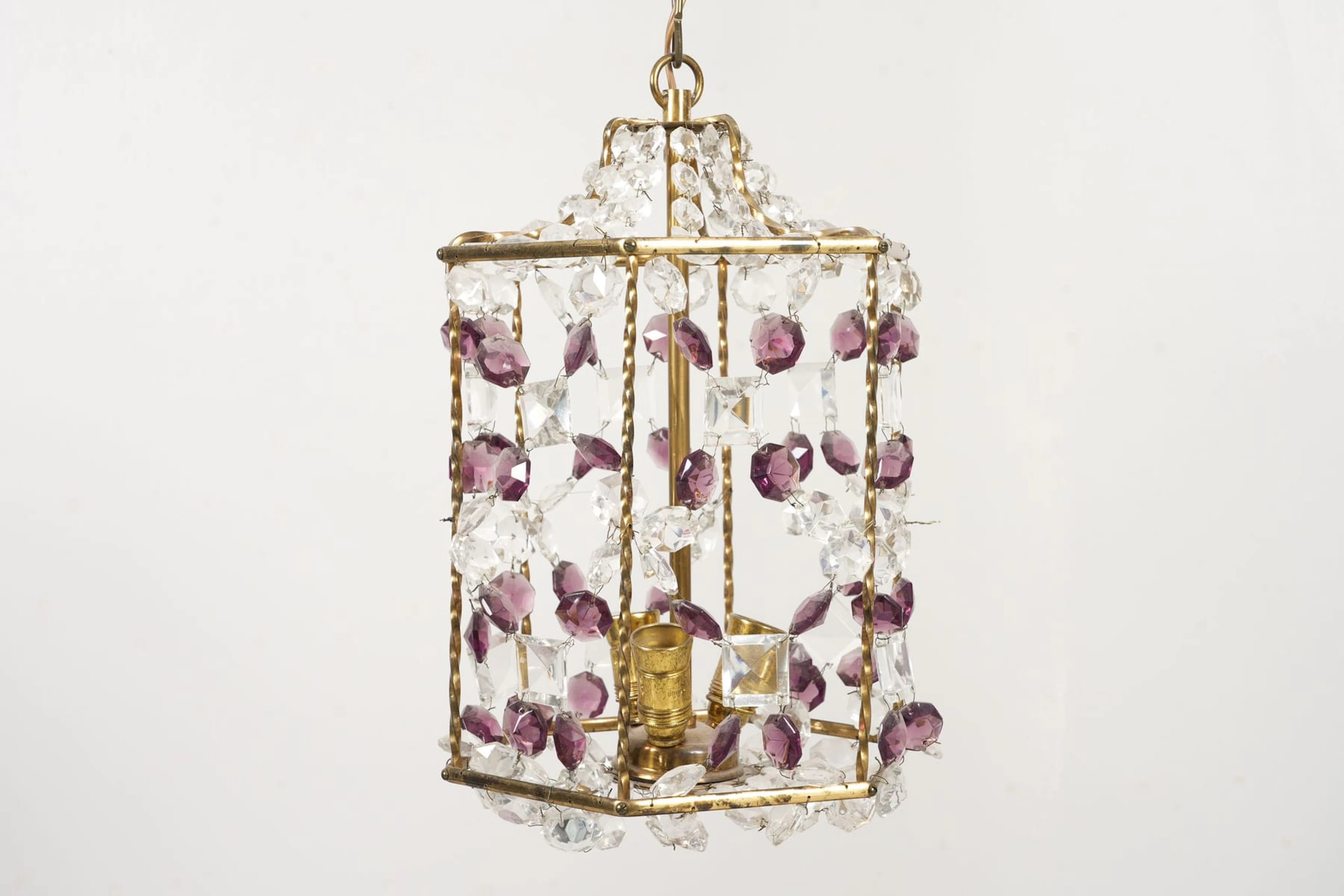 TAKLAMPA, behängd med prismor, 1900-tal