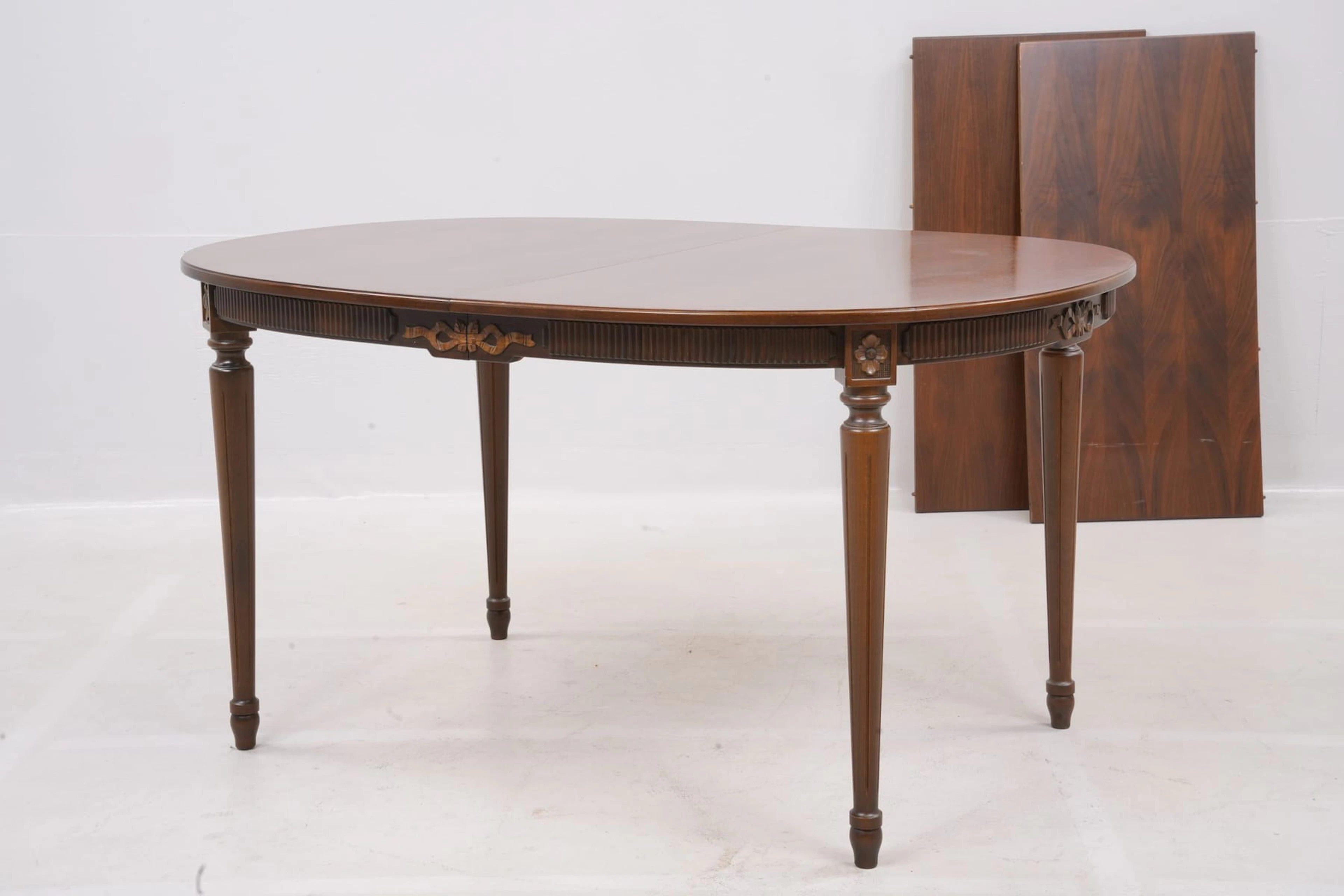 MATBORD, mahogny, gustaviansk stil, "Axet", 1900-talets andra hälft