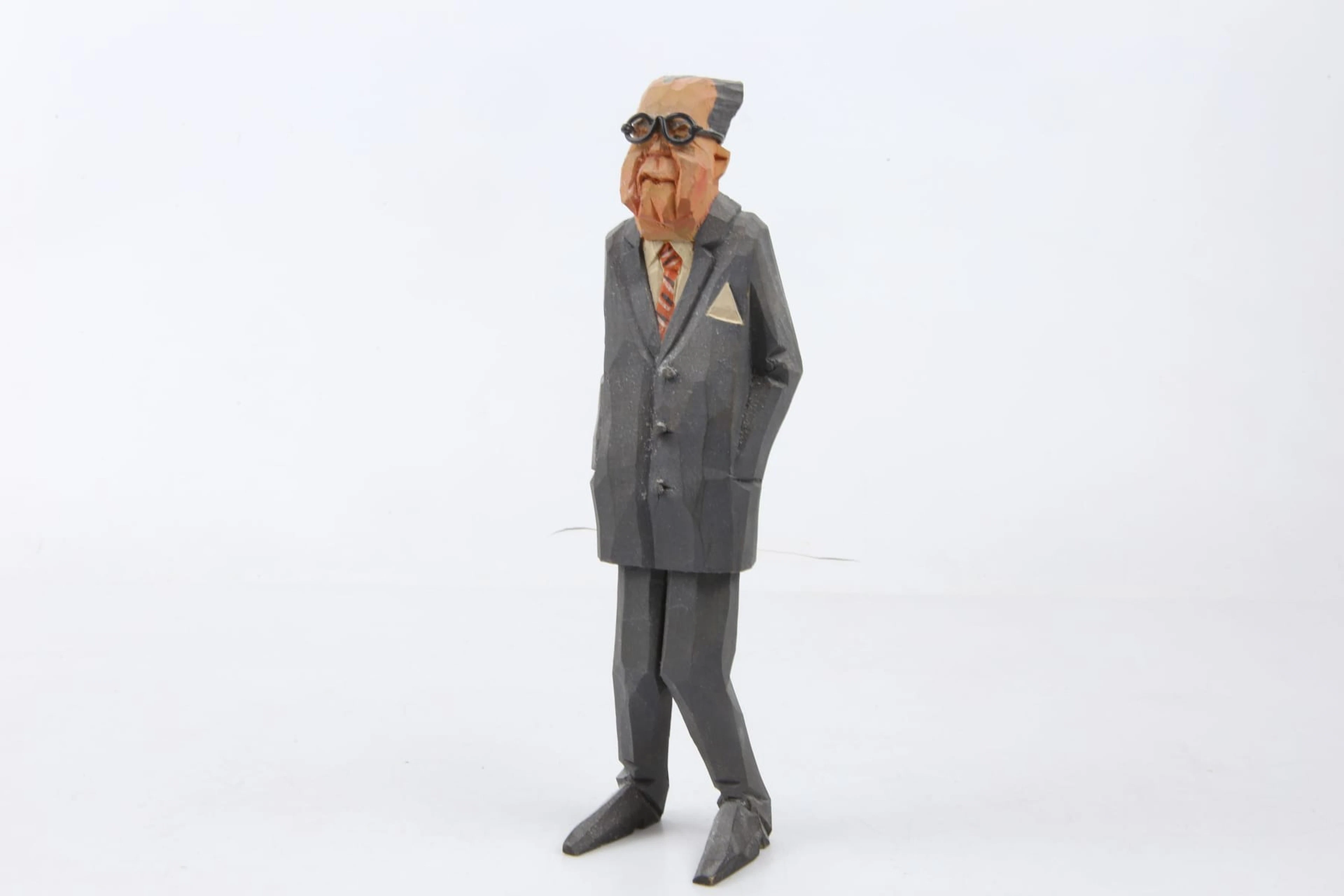 FIGURIN, bemålat och snidat trä, Tage Erlander