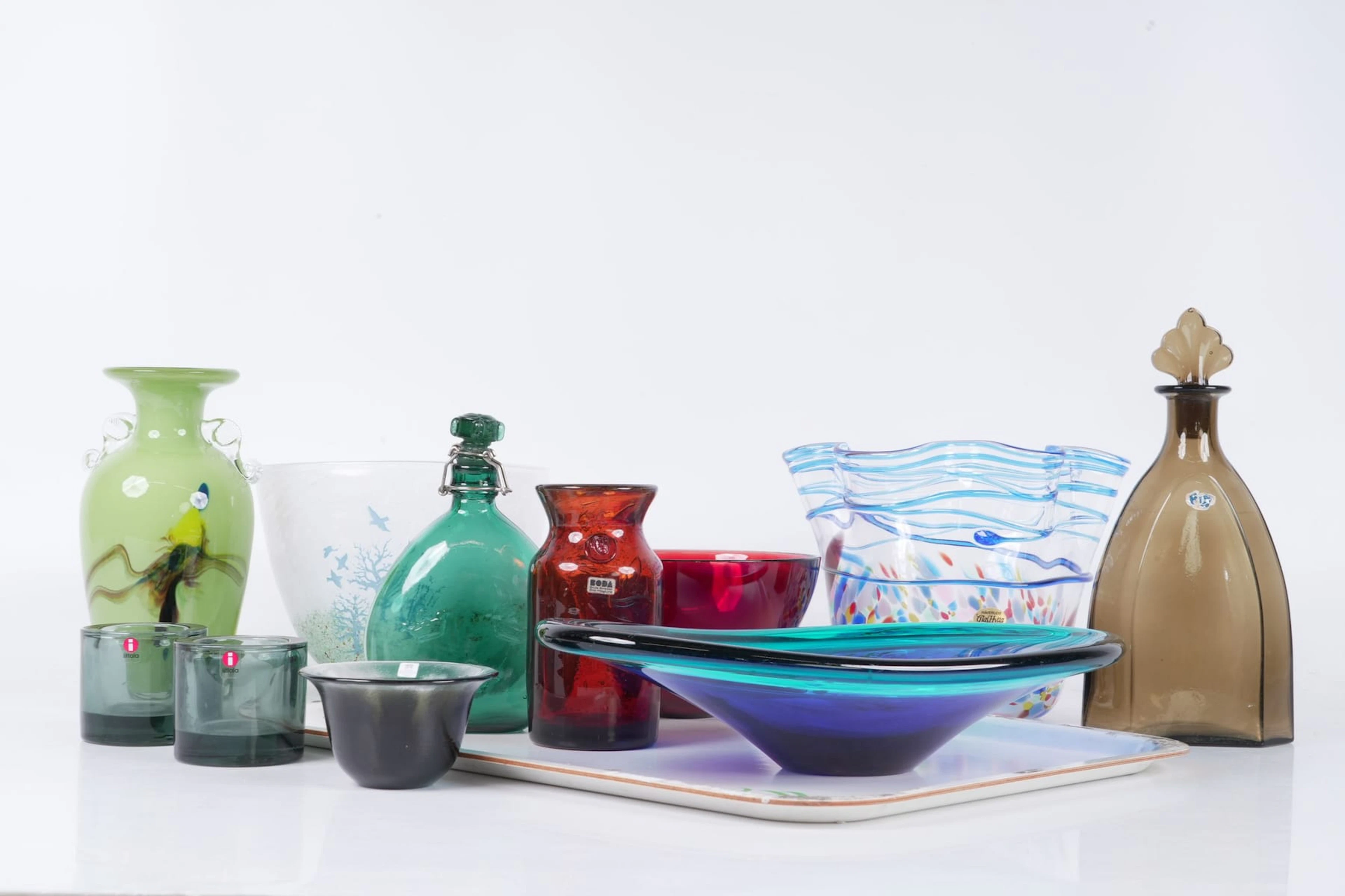 VASER, skålar, flaskor, samt ljuslyktor, bl.a. Iittala, Kosta Boda, Orrefors