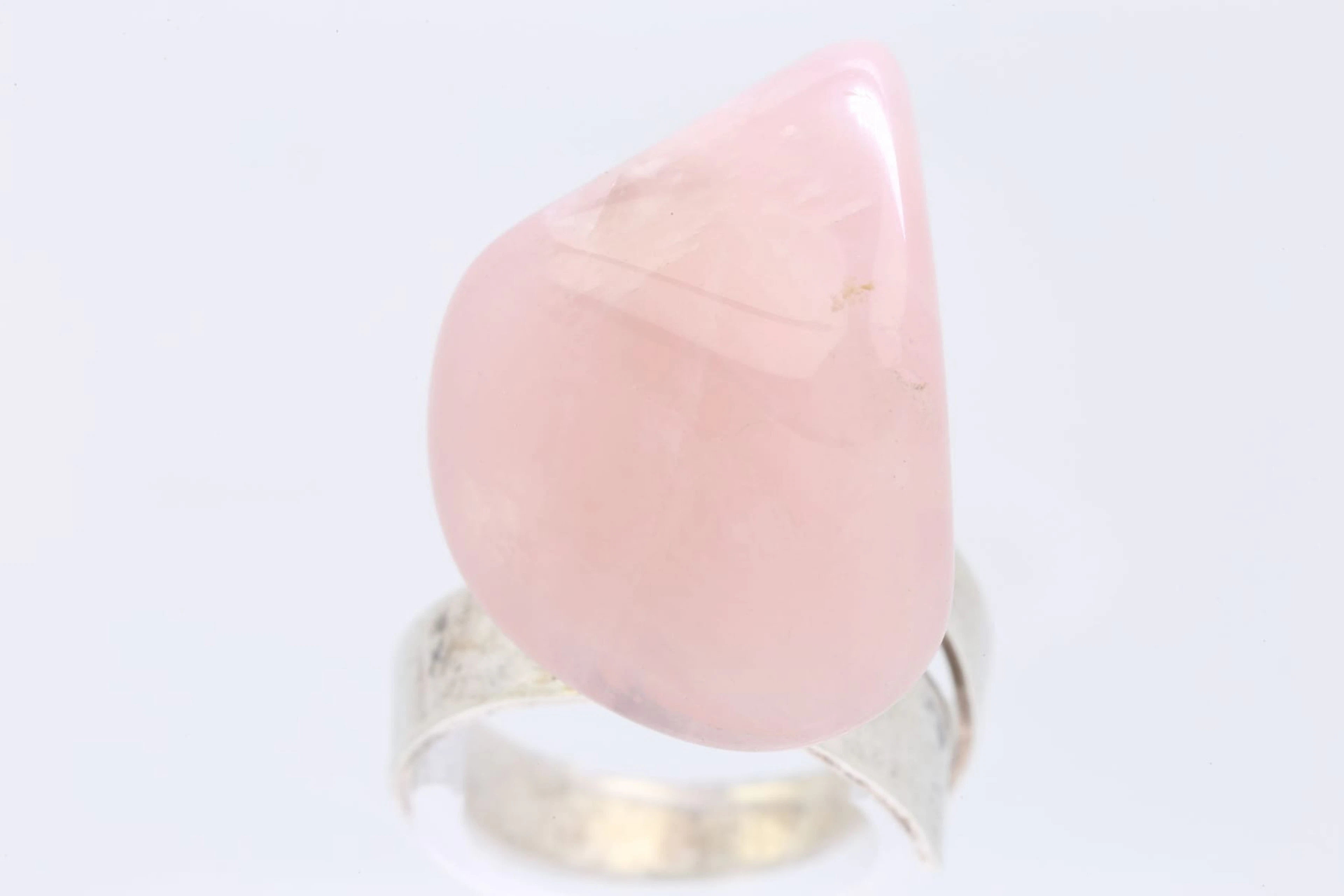 RING med trumlad rosenkvarts, silver, Bengt Liljedahl Formgivare &