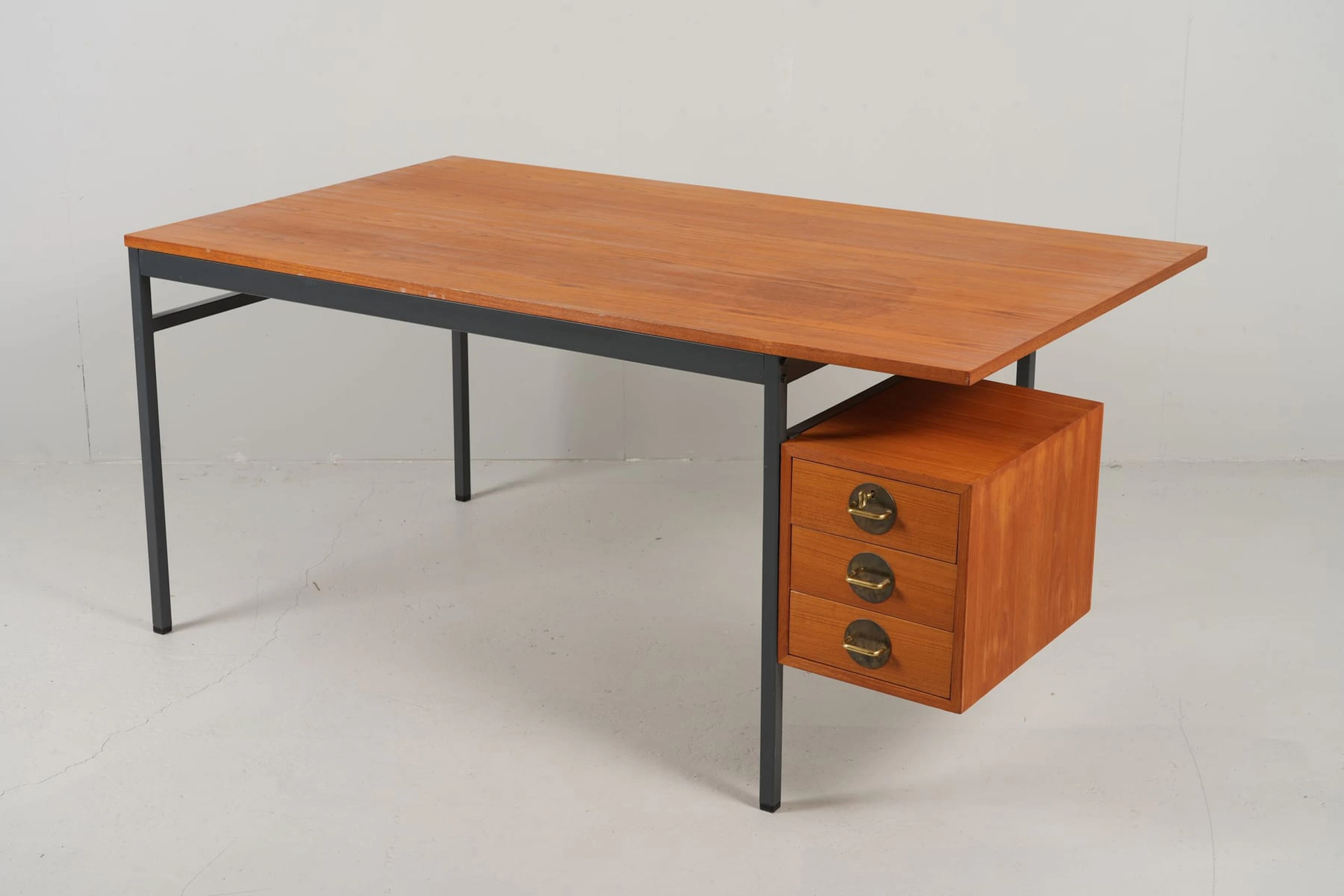 ERIK HERLØV (1913-1991), skrivbord, "Triva Modul Serien", A/B Nordiska
