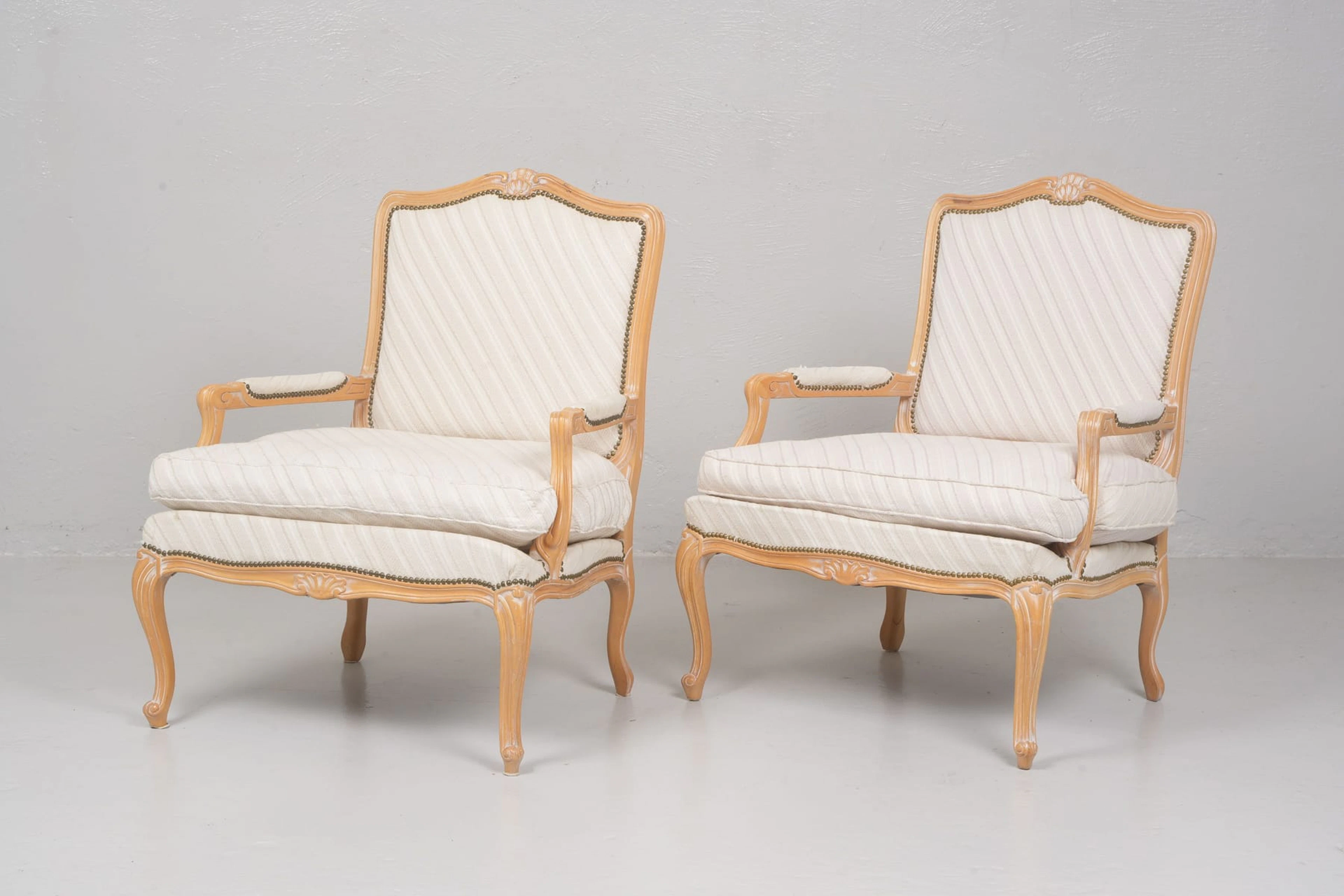 FÅTÖLJER, ett par, bok / textil, rokokostil, 1900/2000-tal