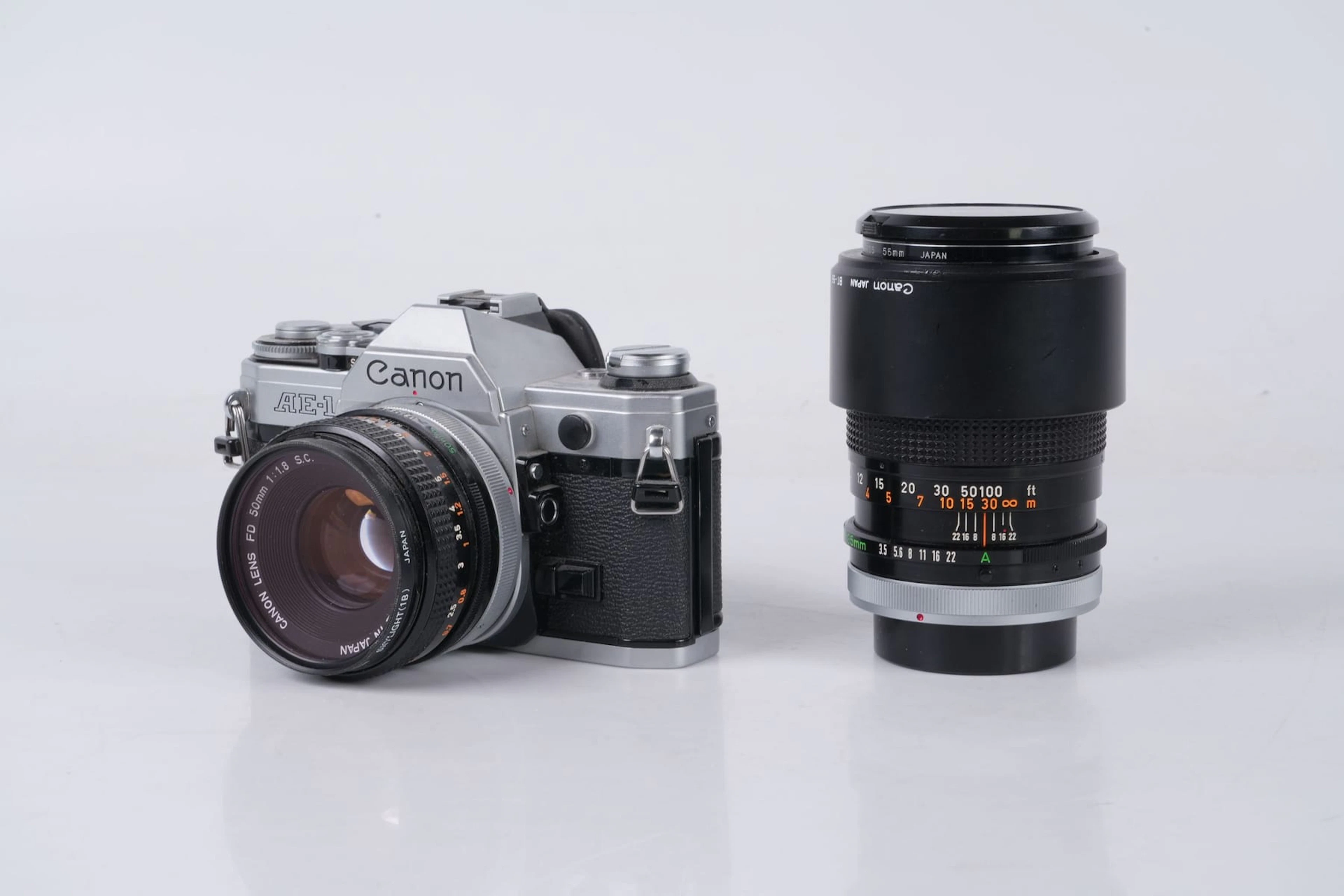 KAMERA, "AE-1", samt objektiv, 2 st, Canon
