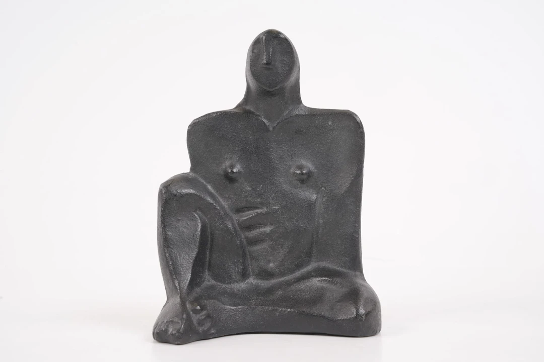 MARITA NORIN (1943-2021), tillskriven, bokstöd/skulptur, gjutjärn