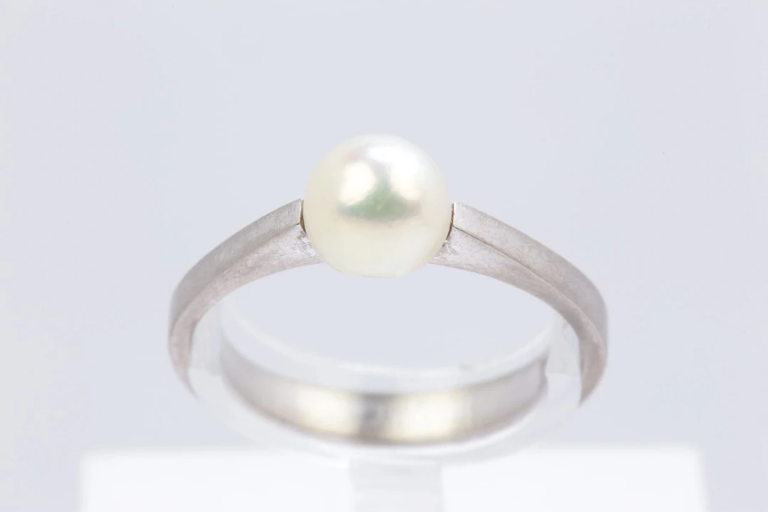 RING med odlad pärla, vitguld, 18 k, ca 3,25 g, Atelje Lennart Gustafsson