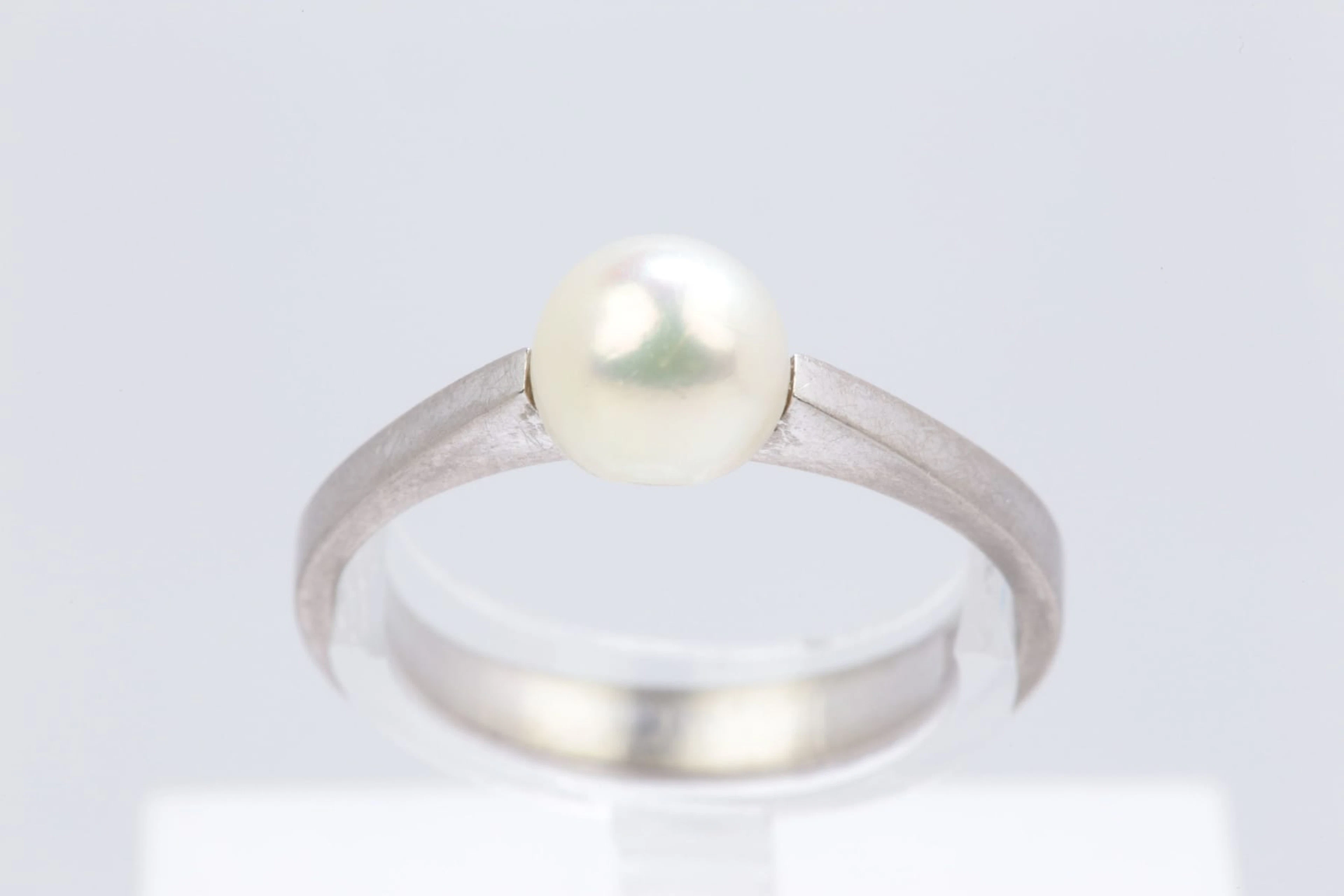 RING med odlad pärla, vitguld, 18 k, ca 3,25 g, Atelje Lennart Gustafsson